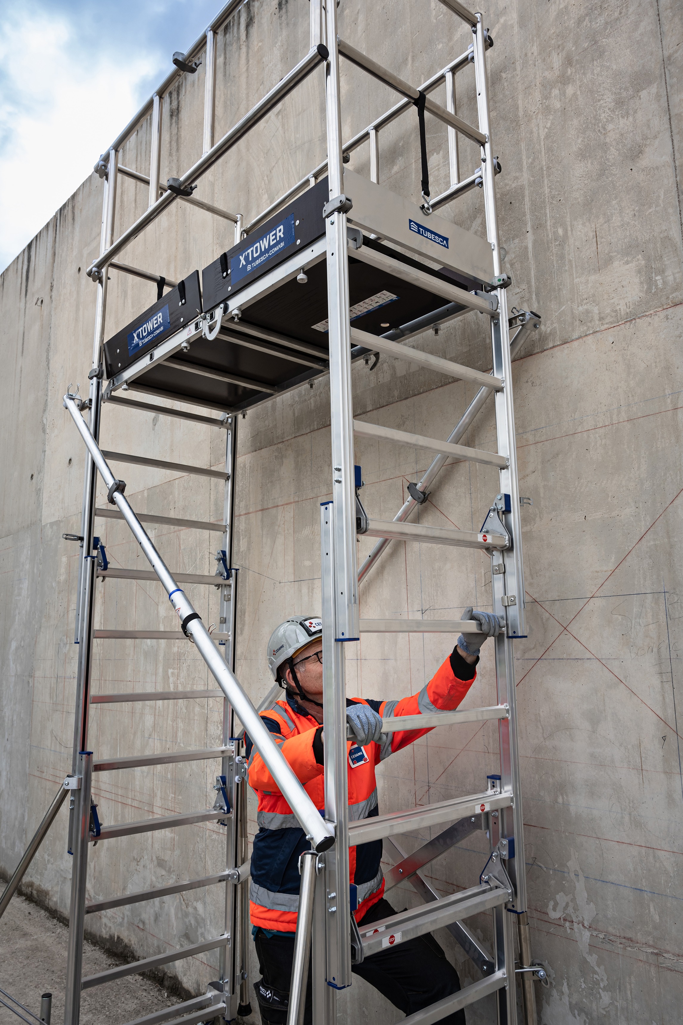 02374203 TUBESCA Aluminium 3 steps Step Ladder, 1.08m platform height, 2.73 m open length