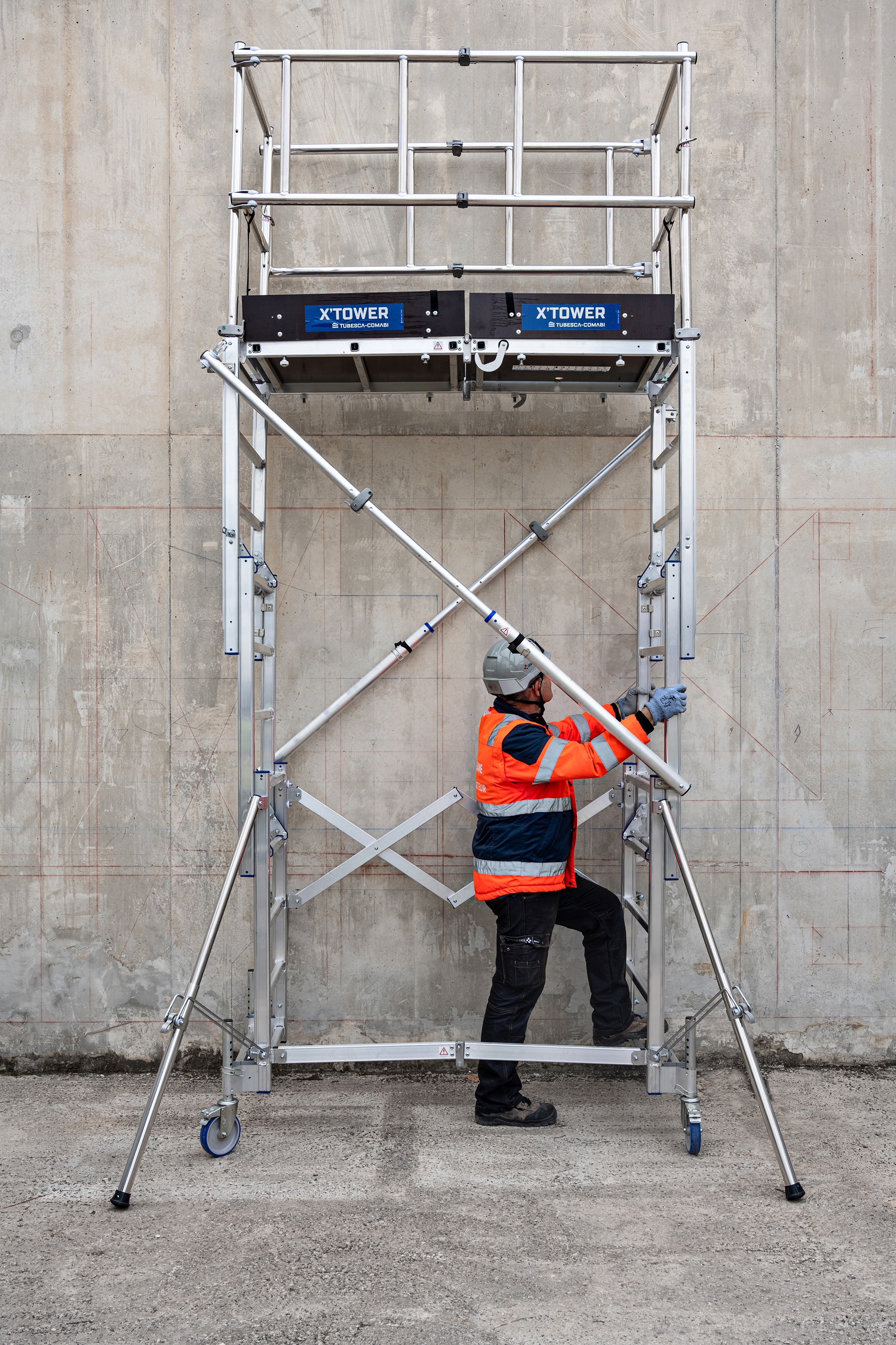 02379833 TUBESCA Aluminium 3 steps Step Ladder, 0.67m platform height, 2.59 m open length