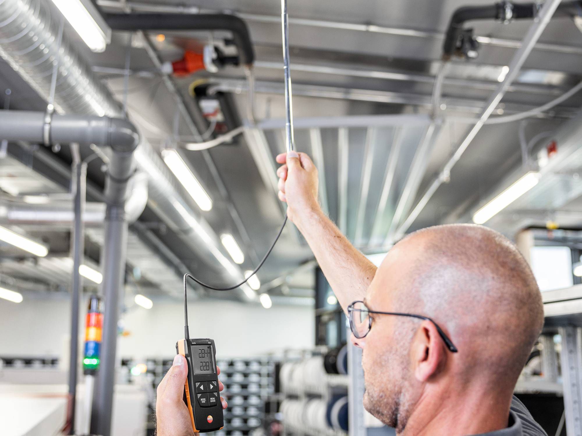 0563-0425 Testo 425 Telescopic Vane Anemometer, Measures Temperature, Volume, Air Velocity, Flow, 30 m/s