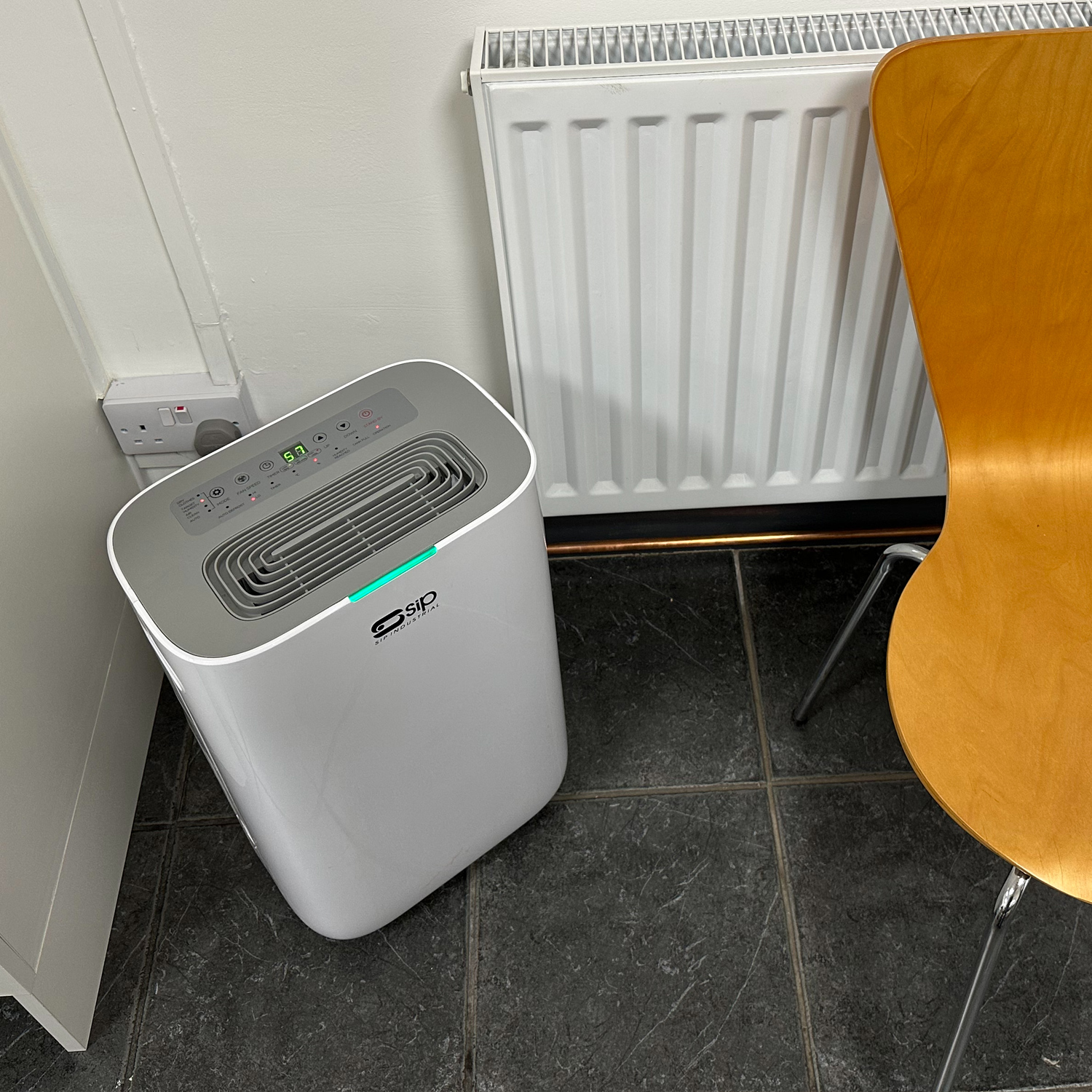 05648 SIP Portable Dehumidifier 6.5 L water tank, 20 L/day extraction rate Type G - British 3-Pin