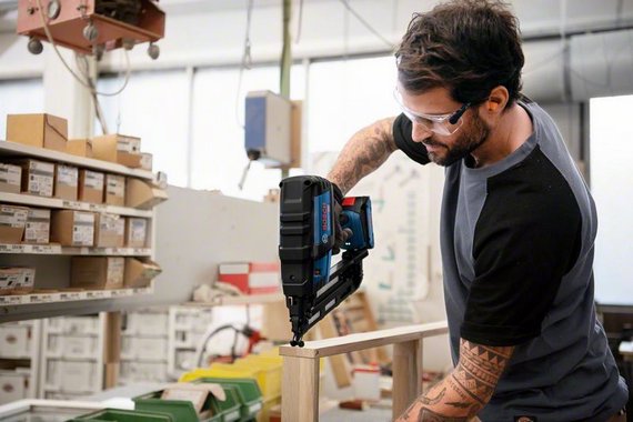 0601481070 Bosch Cordless Nail Gun 18V