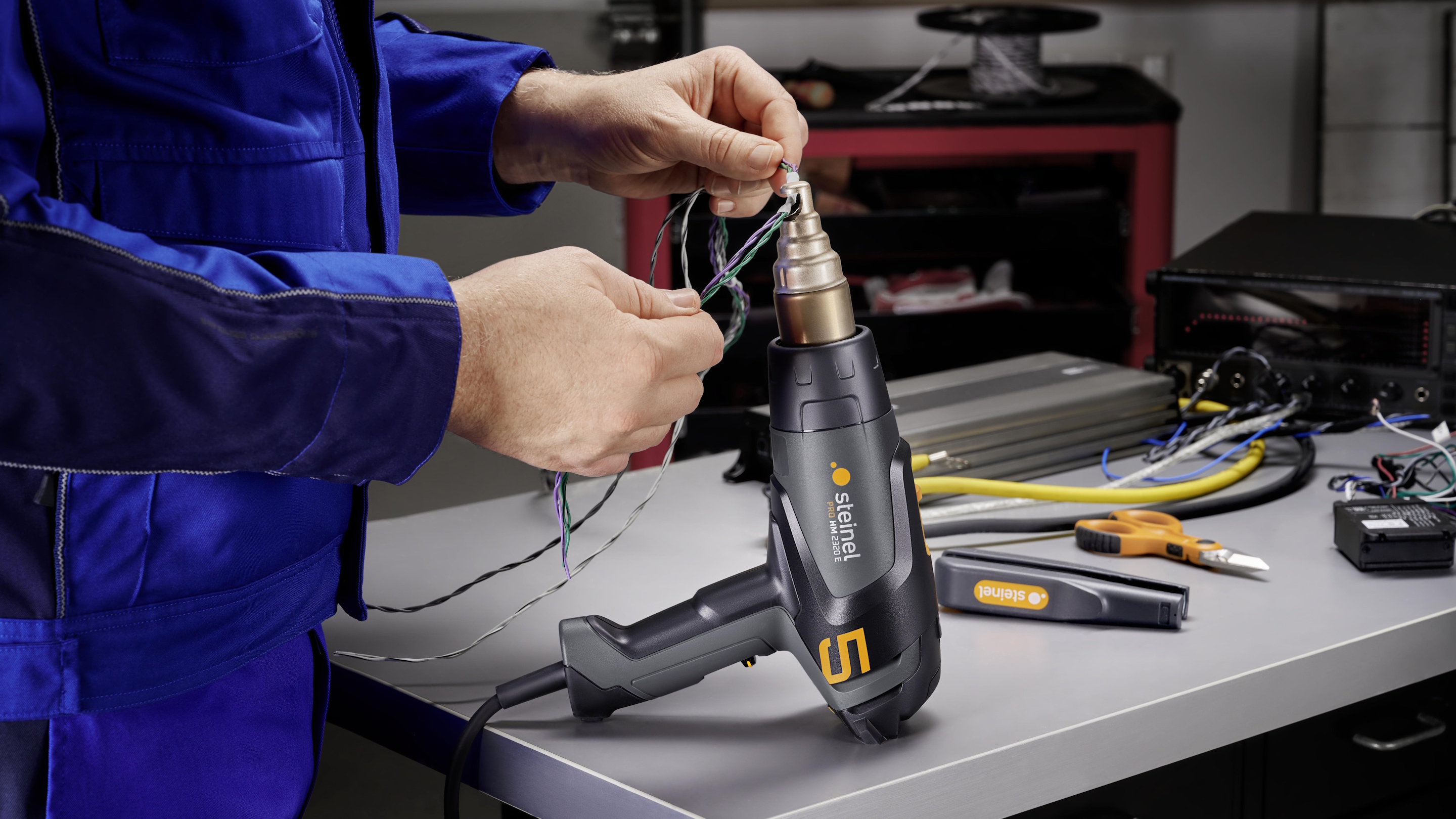 089726 Steinel  650 °C max Corded 2300 W, Type G - British 3-Pin
