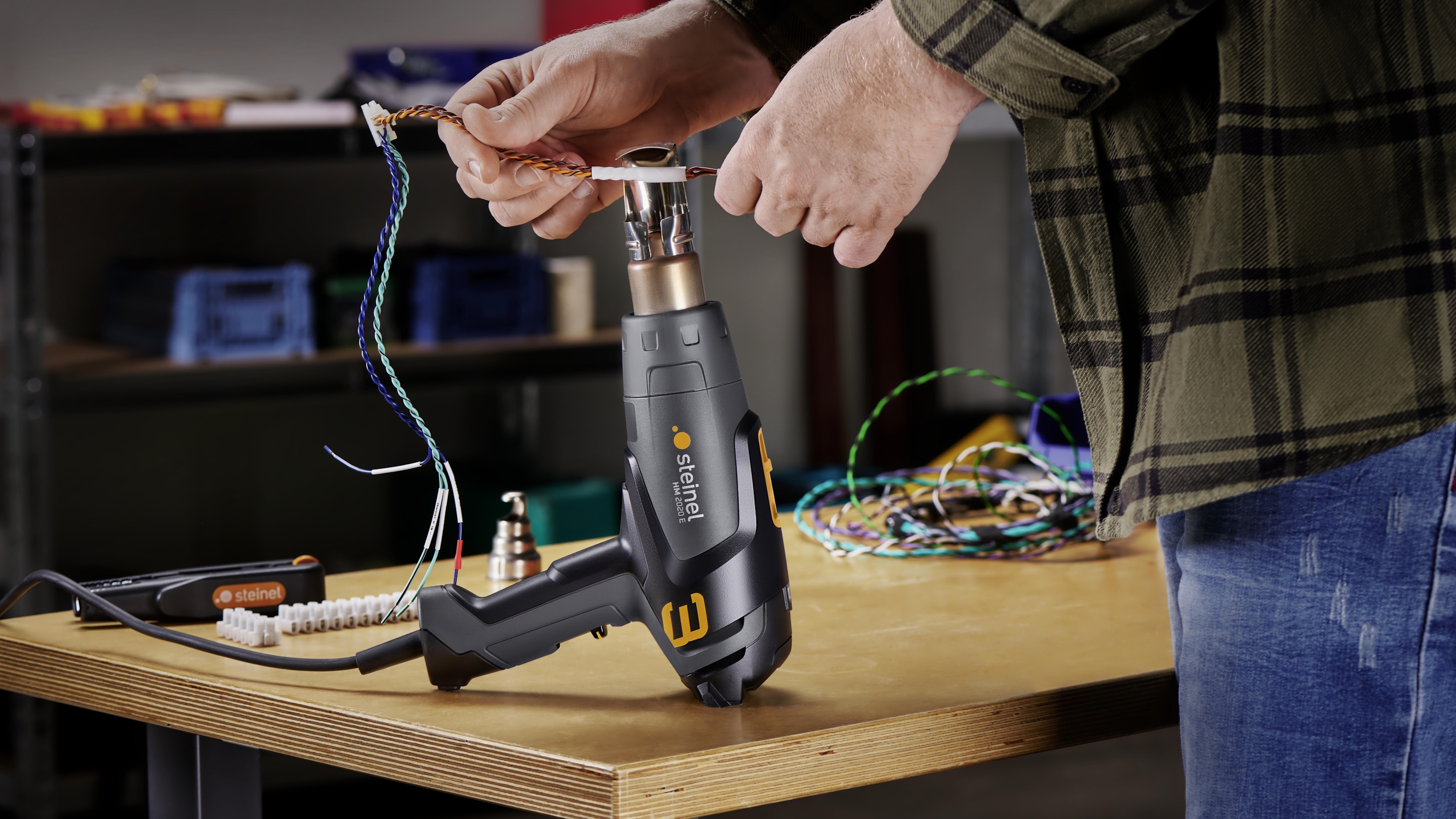 091248 Steinel  630 °C max Corded 2200 W, Type G - British 3-Pin