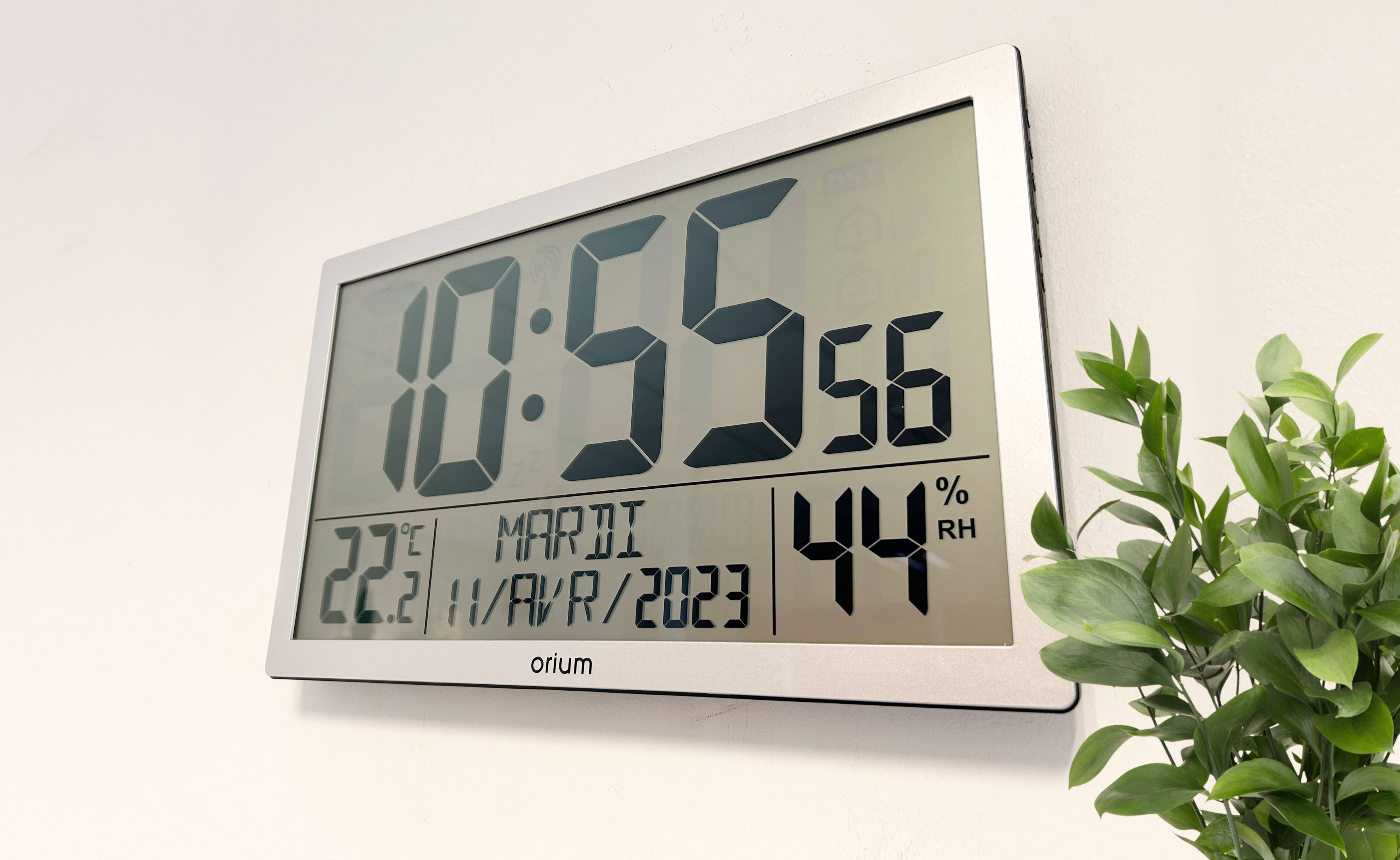 11345 Orium Silver Radio Controlled Digital Clock Wall