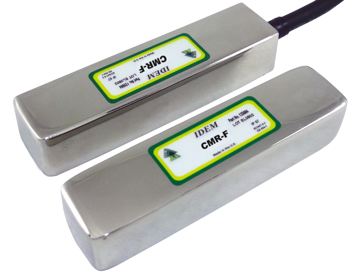 IDEM CMR-F Series Magnetic Non-Contact Safety Switch, 316 Stainless Steel Housing, 24V dc, 2 NC, 5 m Cable
