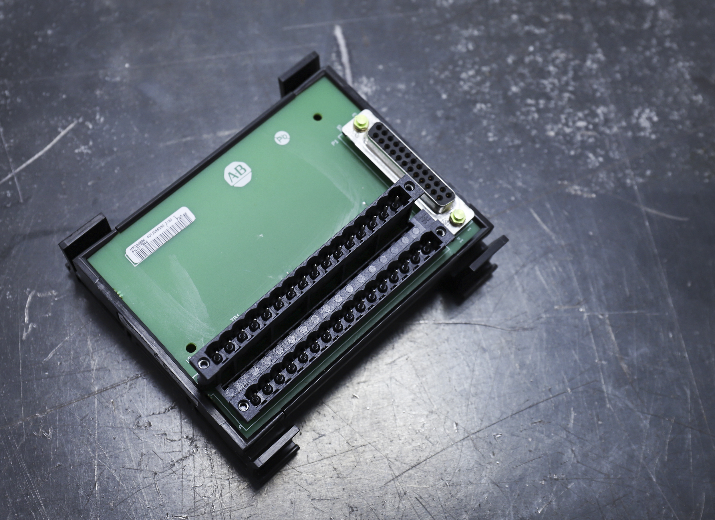 1492-raifm8s-3 Allen Bradley 1492 Series 8-Contact Female Interface Module, D-Shell Connector, DIN Rail, 12A