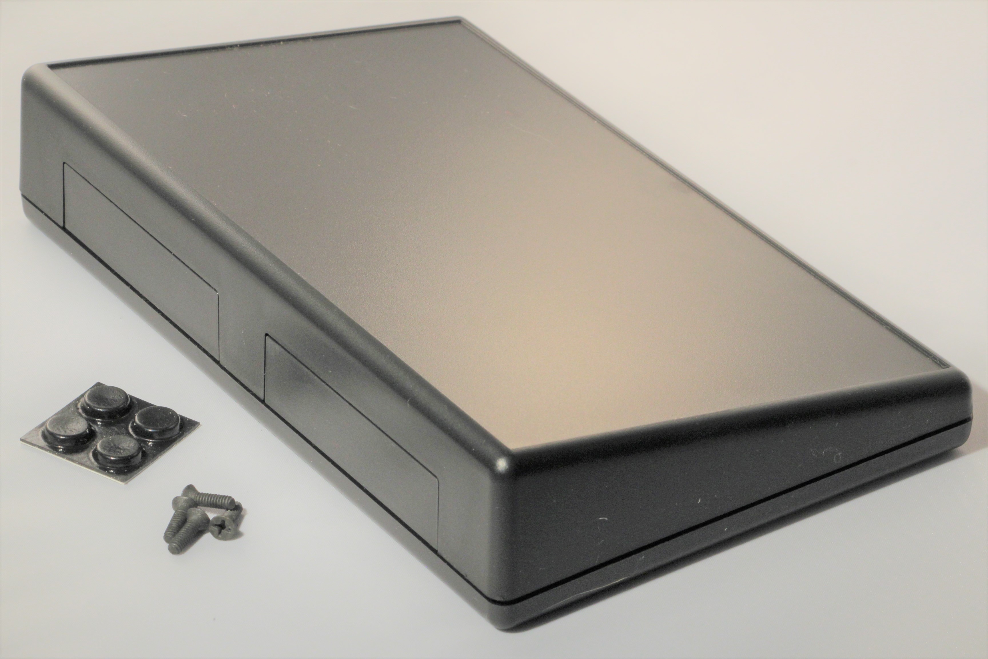 Hammond 1599T Series Black ABS Desktop Enclosure Sloped Front, 220 mm 46 mm, 140 mm