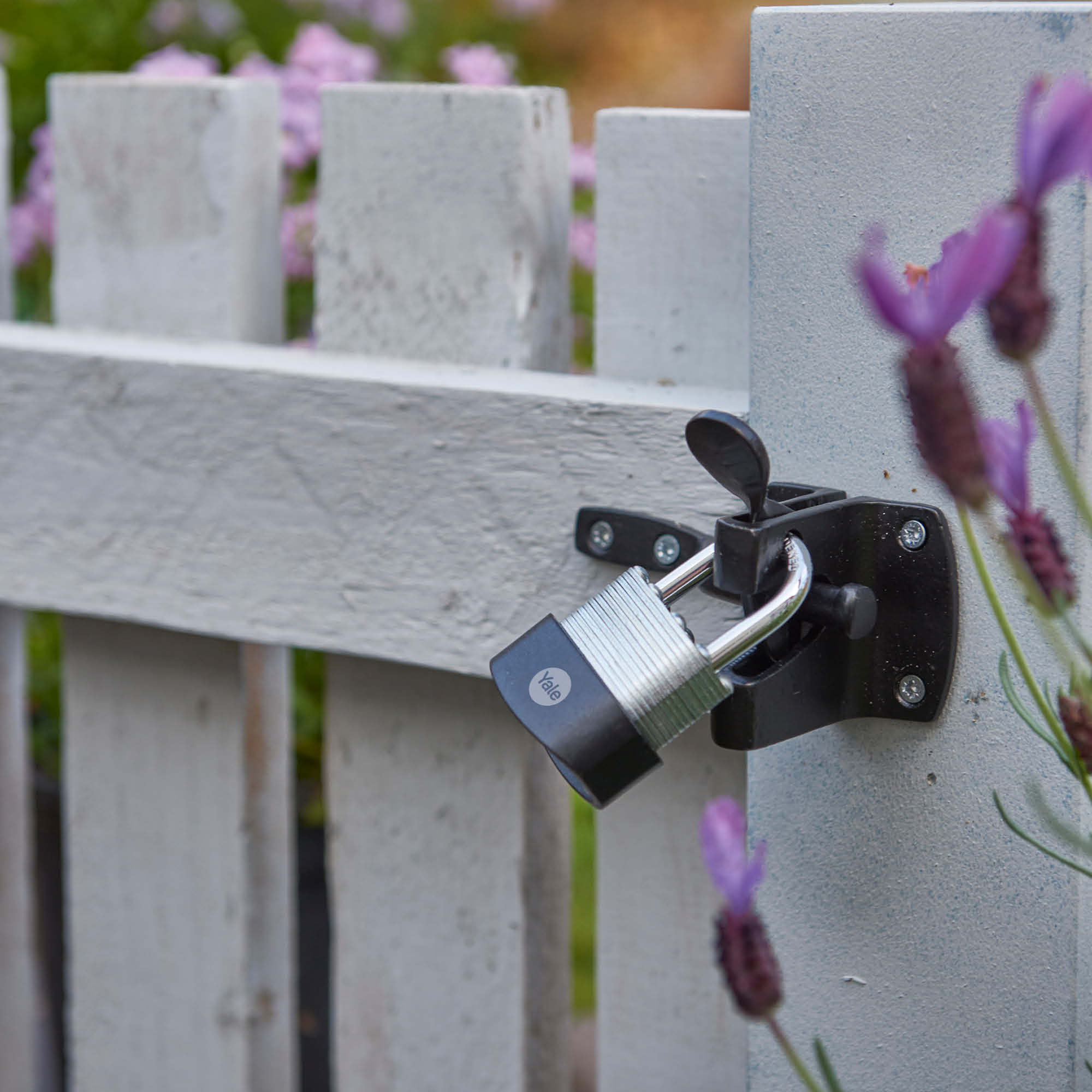 24311000 Yale1 Keyed Steel Padlock Weatherproof, 6 mm Shackle, 47mm Body
