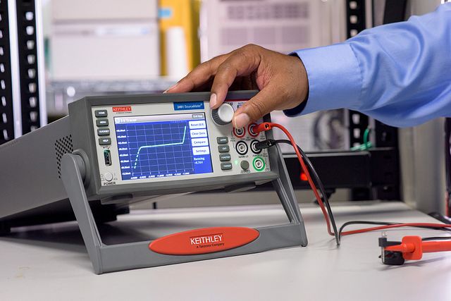 2461 Keithley 2400 Series Source Meter, 200 mV to 100 V, 10 (Pulsed Output) A, 7 (DC Output) A, 1000W Output