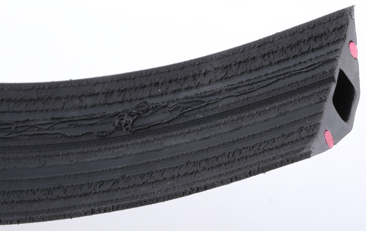 26101127 RS PRO 3 m Black, Red Cable Cover in Rubber
