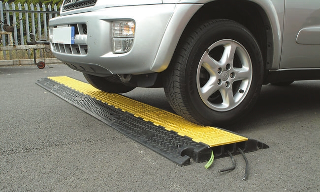 RS PRO 0.9 m Yellow, Black Cable Cover in Rubber