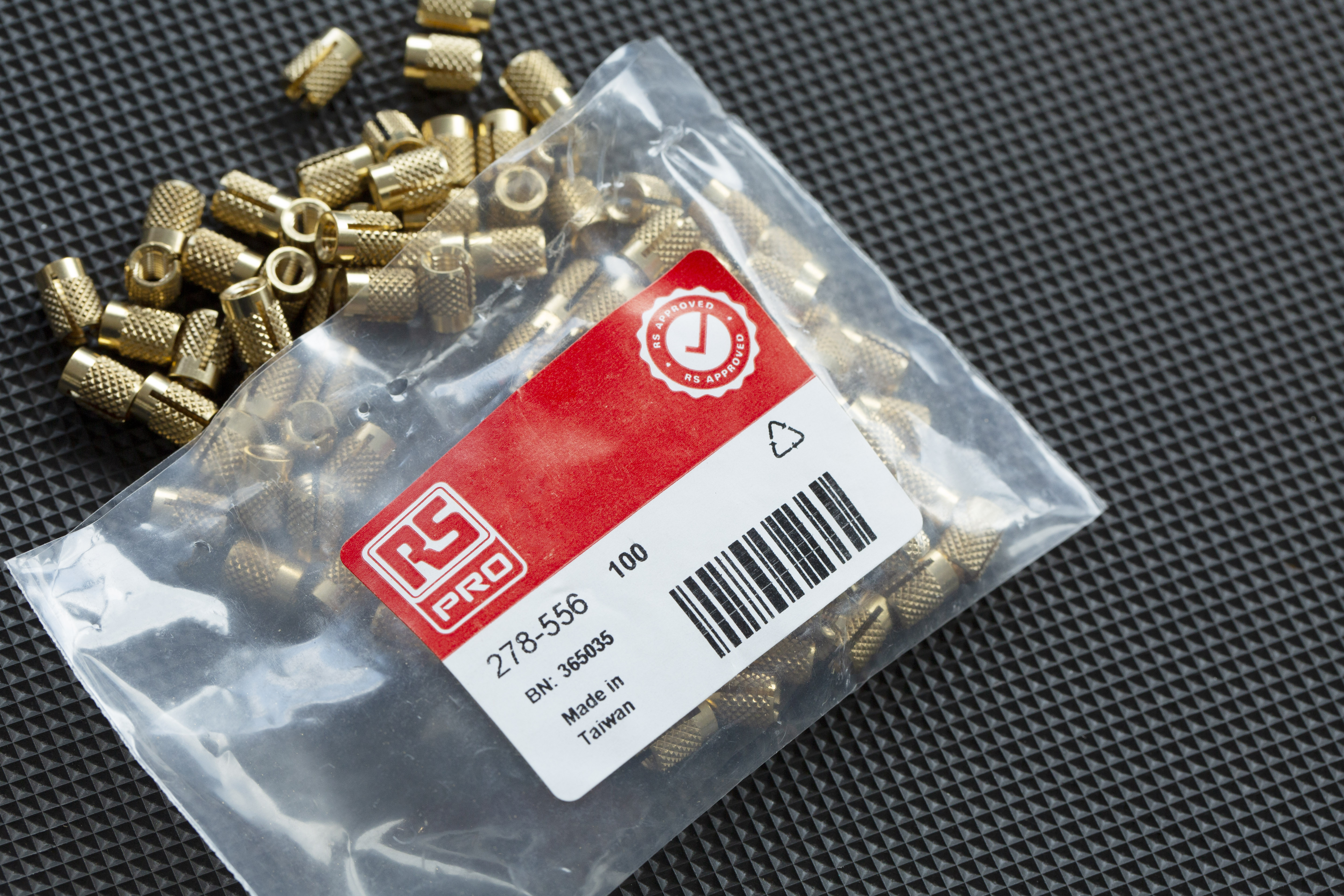 278-556 RS PRO Brass Threaded Insert diameter 5.6 mm 7.95 mm