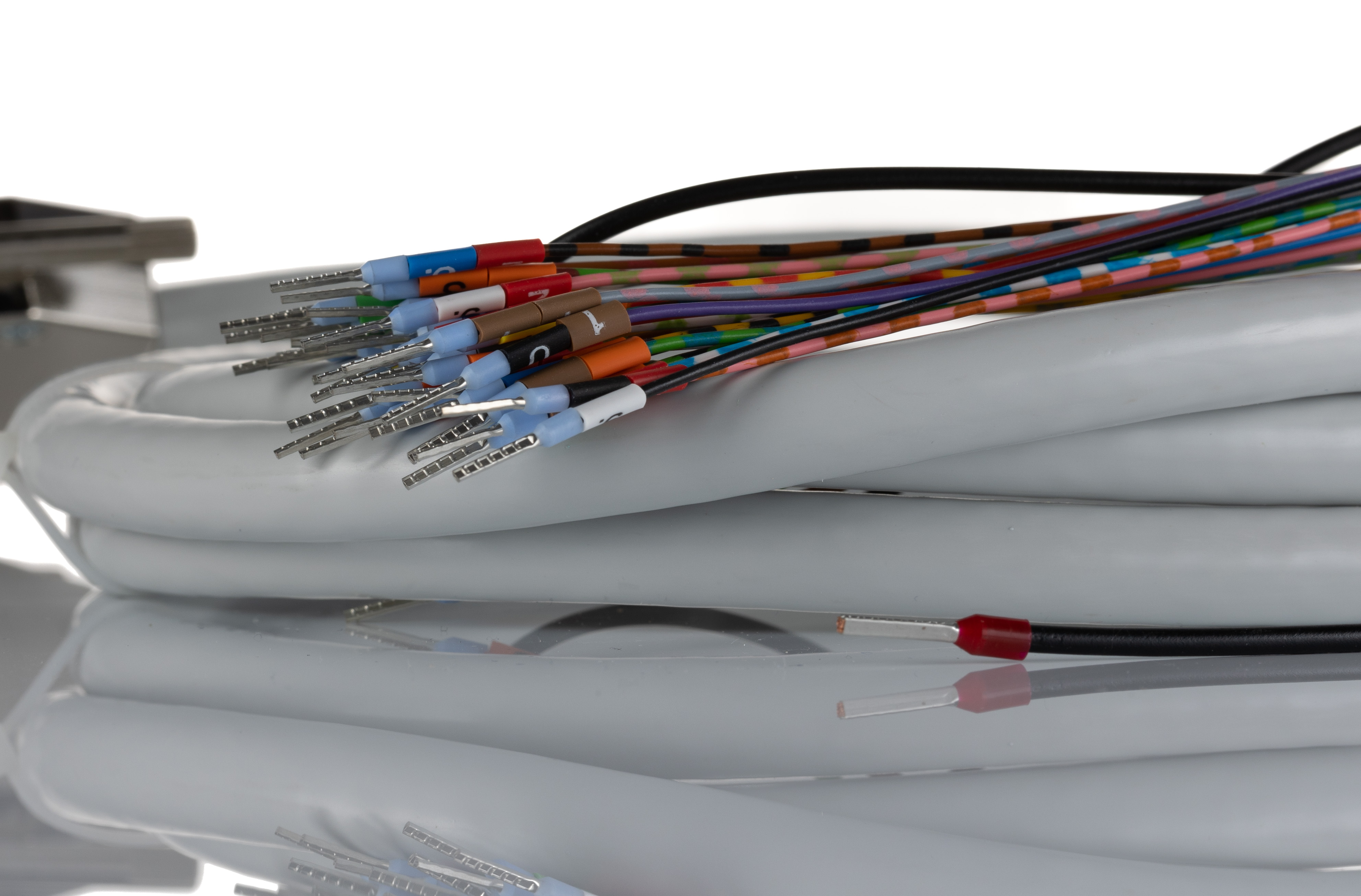 2926603 Phoenix Contact Male D-Sub 37-Pin Unterminated Cable, 2 m Semi-Rigid Polyvinyl Chloride, 25/S, CABLE-D-37SUB/M/OE/0