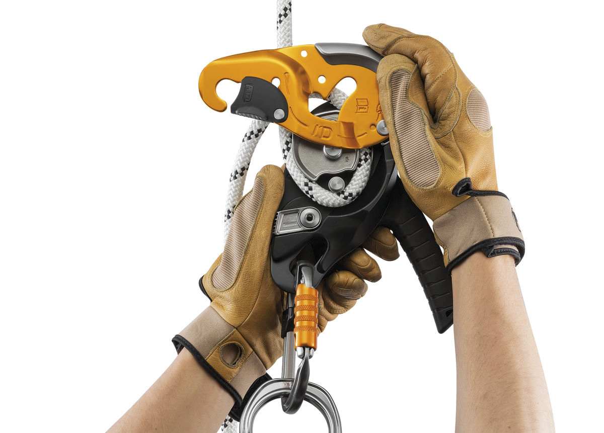 d020aa00 Petzl D020AA00 Self-Braking Descender Aluminium, Nylon, Stainless Steel
