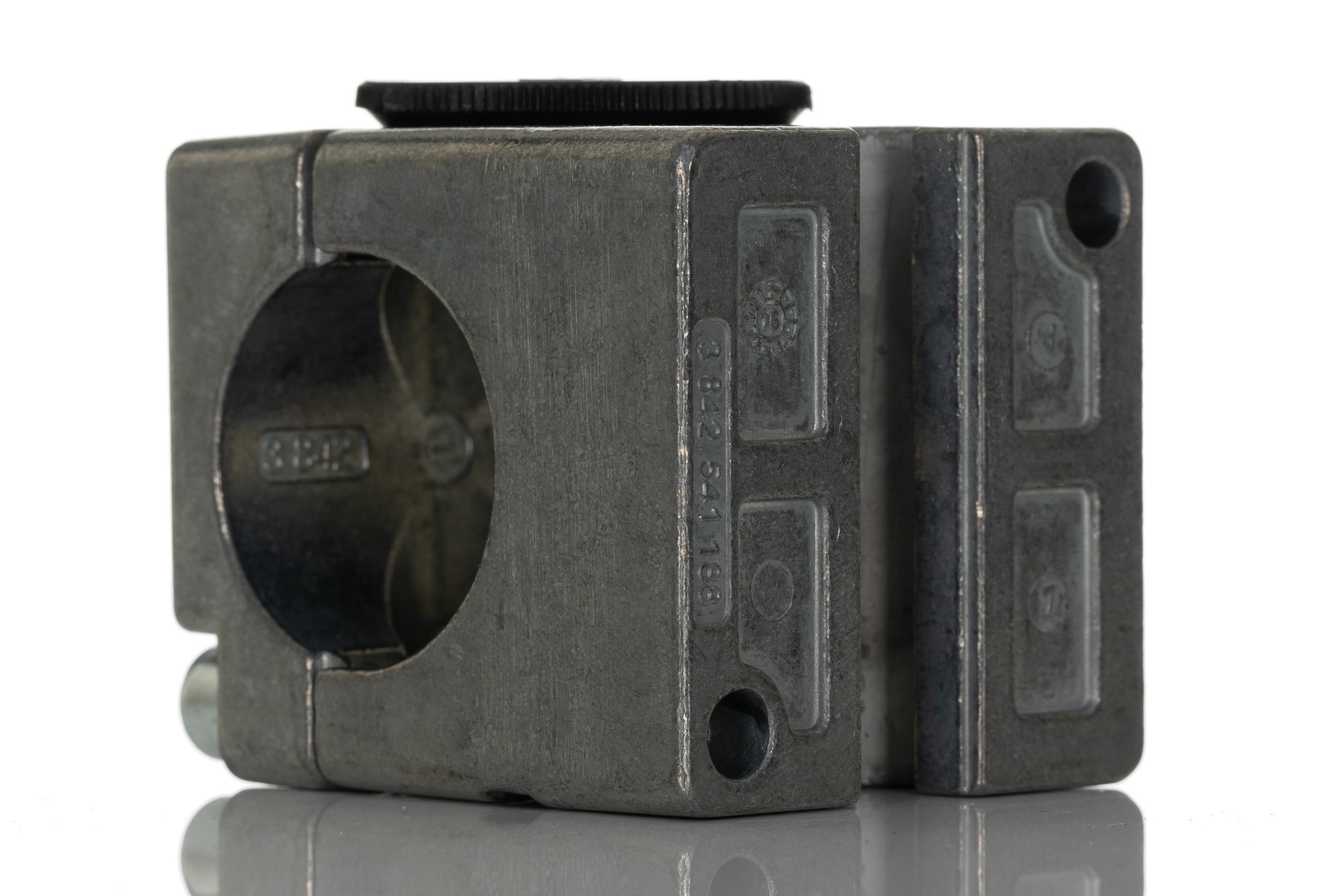 3842541187 Bosch Rexroth Adapter, Connecting Component, Strut Profile 28 mm, Groove Size D28 mm