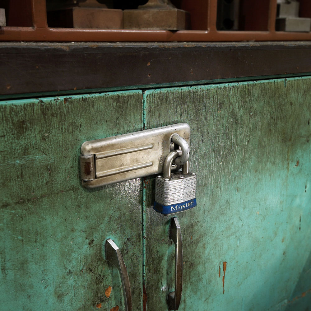 3eurd Master Lock Key Hardened Steel, Laminated Steel Padlock Weatherproof, 7 mm Shackle, 40 mm Body