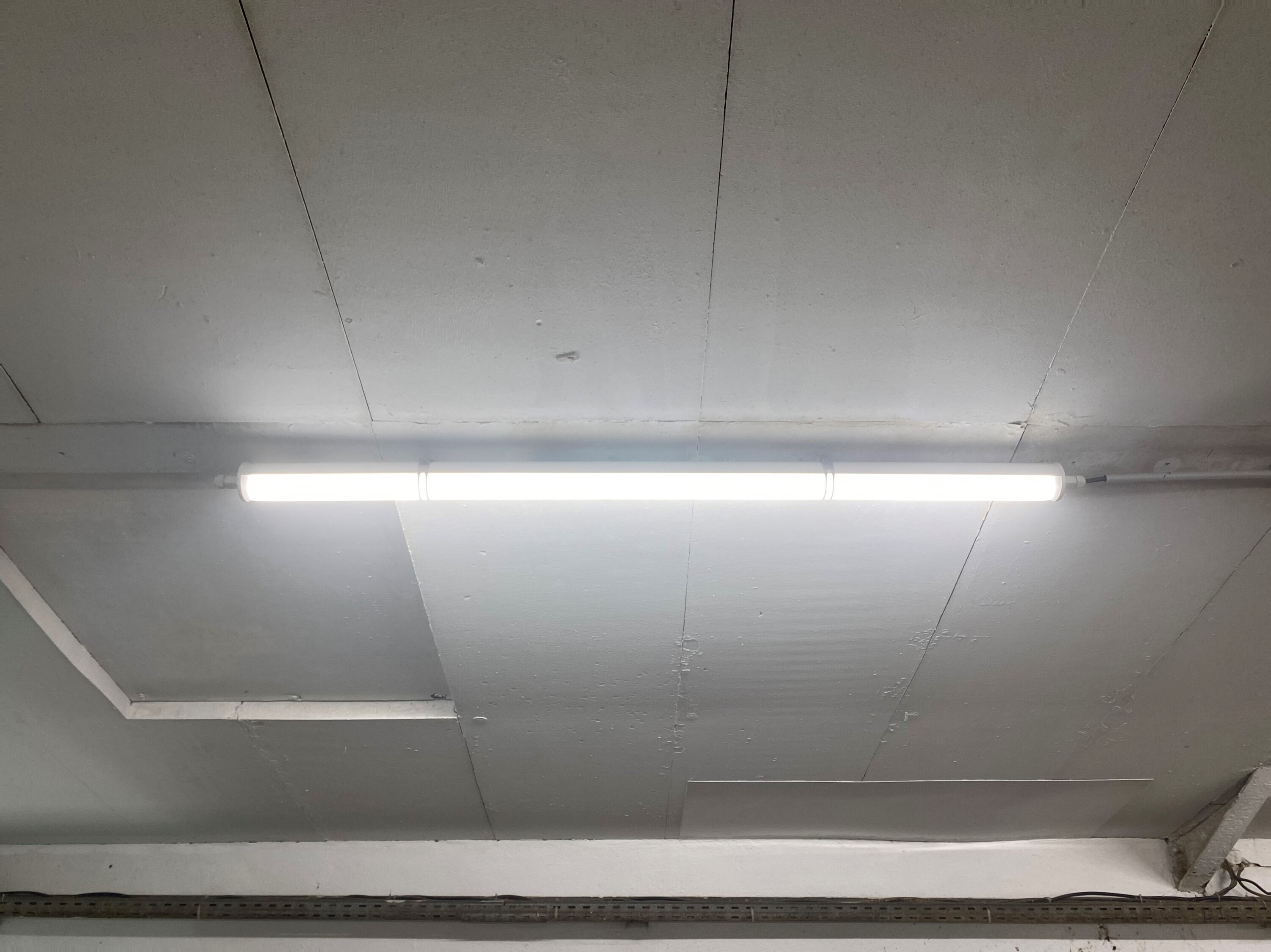 4058075452176 LEDVANCE 50 W LED Batten Light, 240V Batten, 1 Lamp, 1.644 m Long, IP67, IP69K