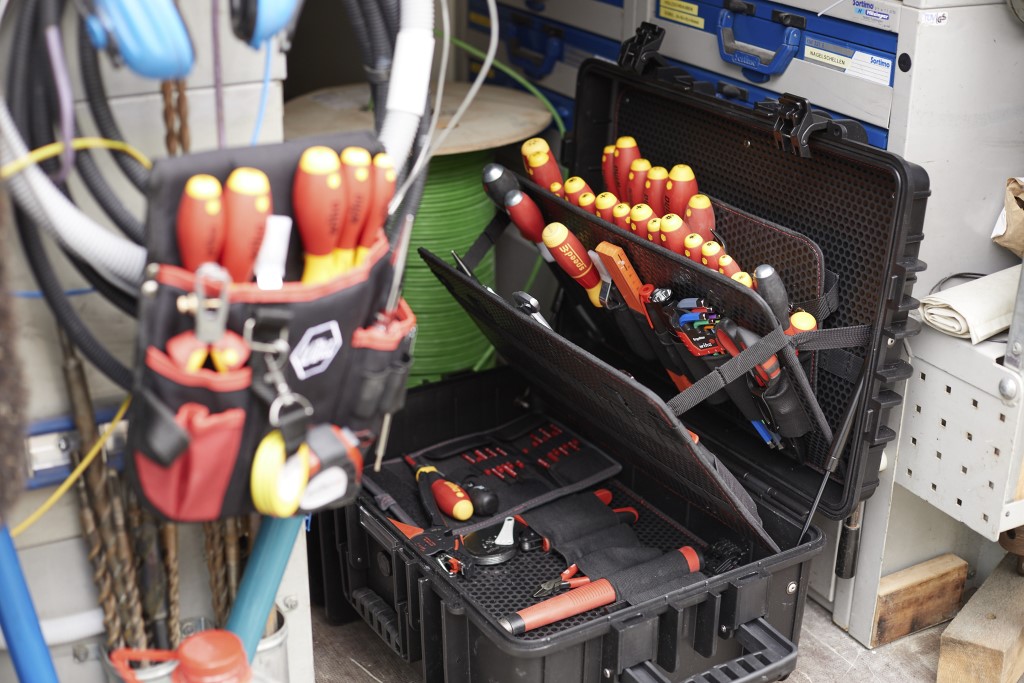 42069 Wiha 116 Piece Electrician Tool Kit Tool Kit with Case VDE/1000V Approved