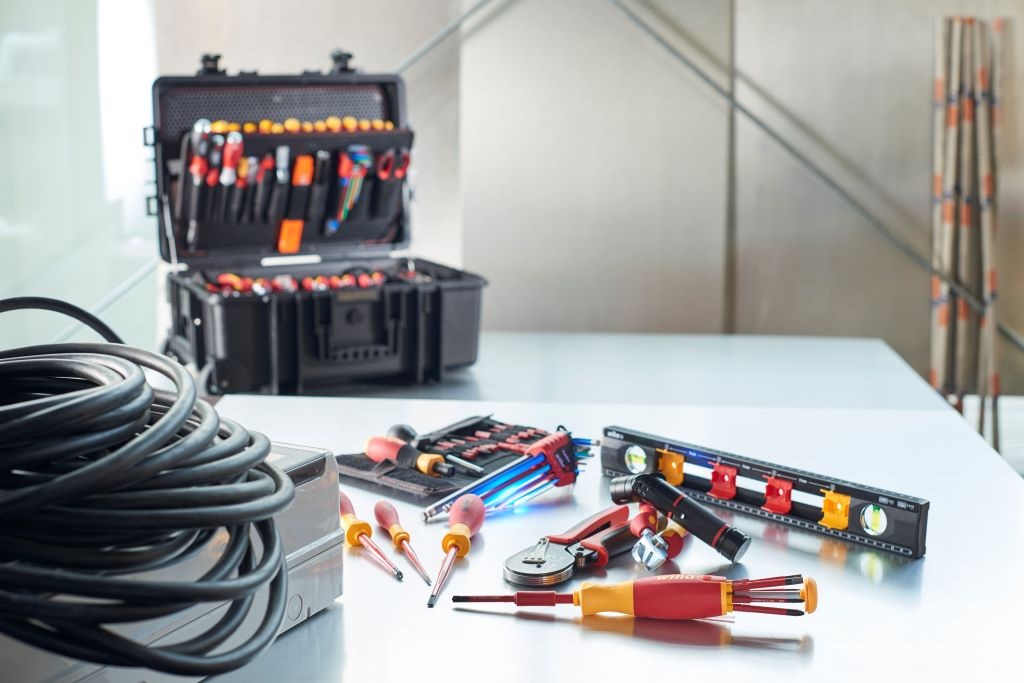 42069 Wiha 116 Piece Electrician Tool Kit Tool Kit with Case VDE/1000V Approved