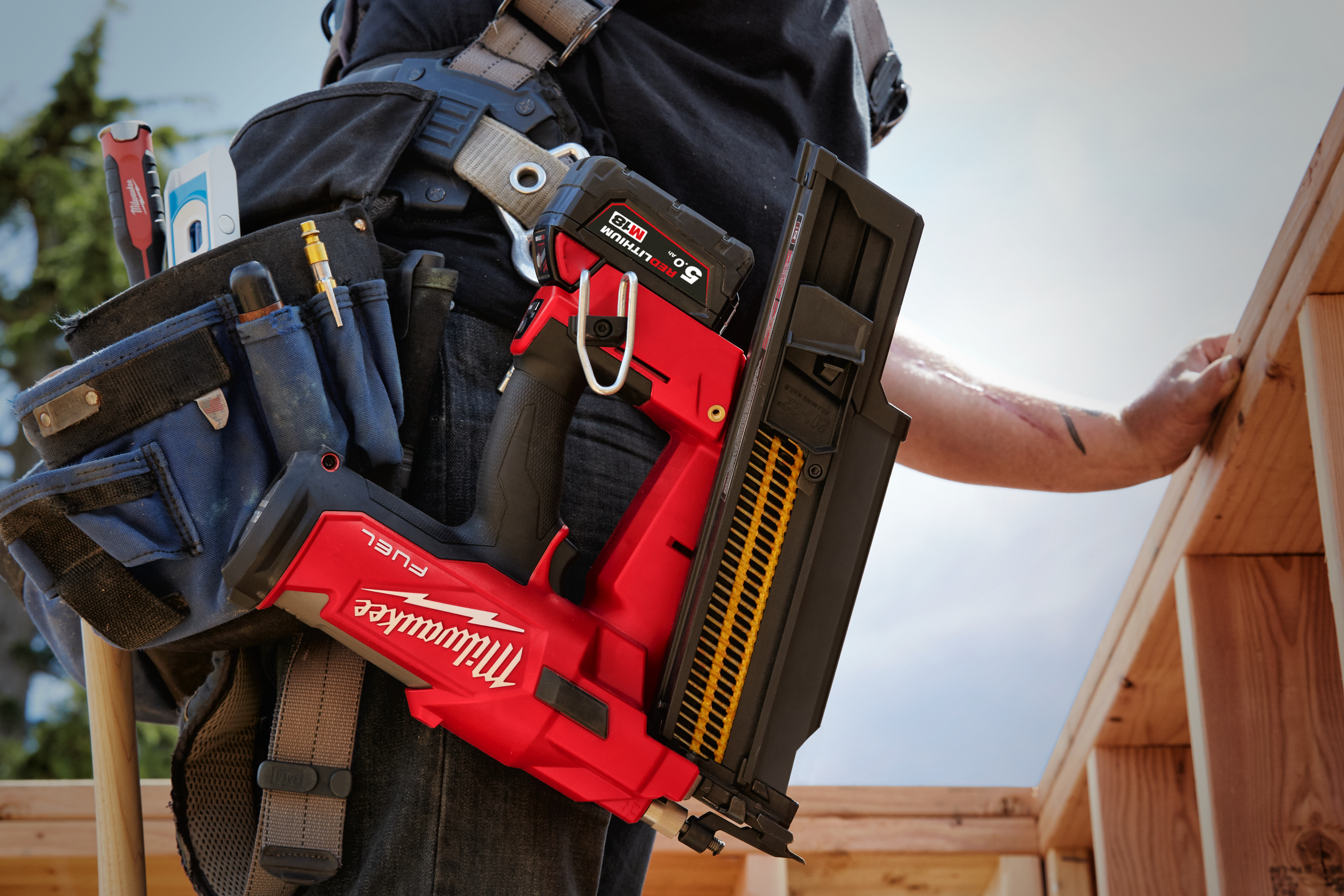 4933471406 Milwaukee 90 mm Nail Gun, Cordless