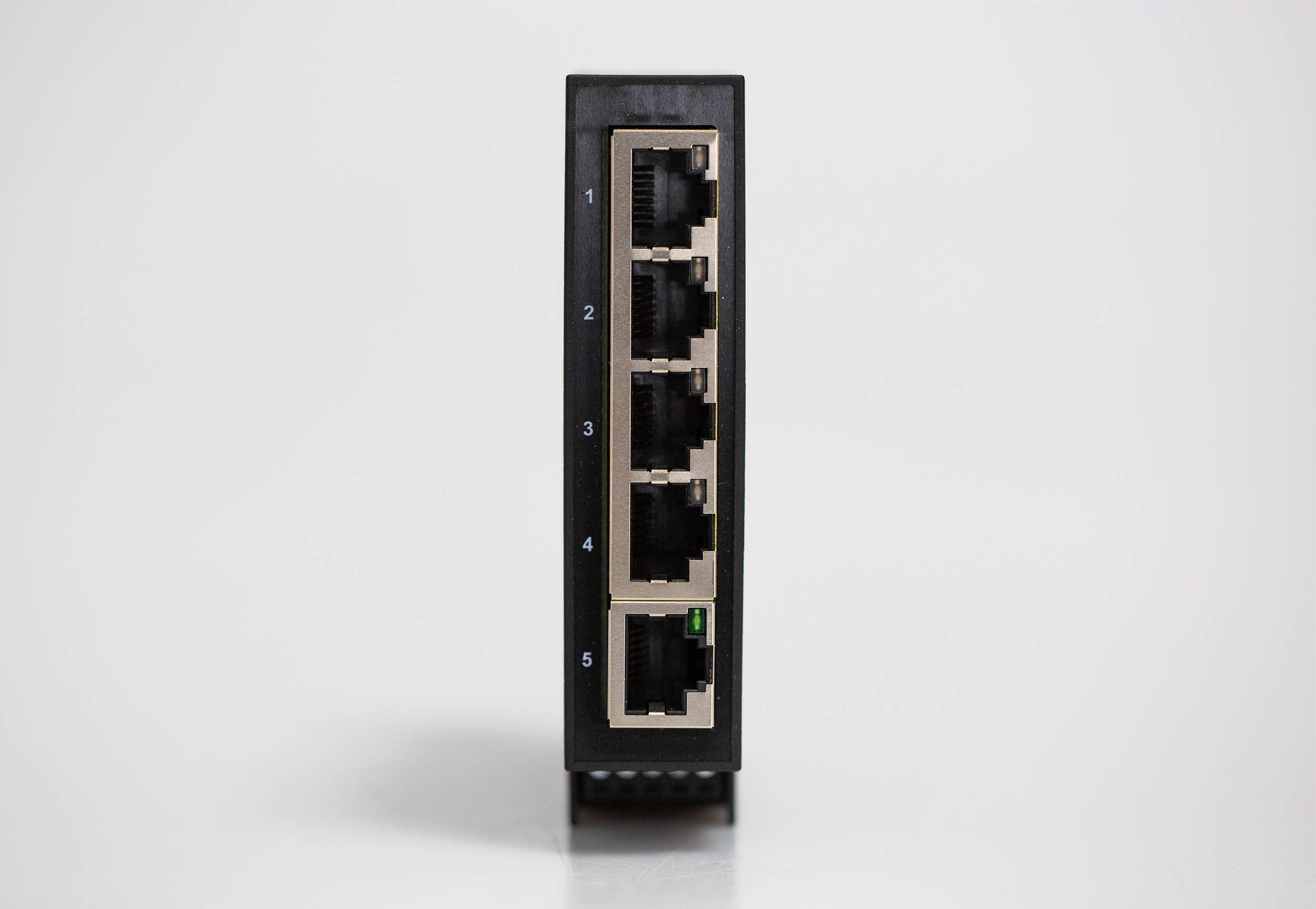 144-8673 RS PRO DIN Rail Mount Industrial Ethernet Switch, 5 RJ45 Ports, 10/100Mbit/s Transmission