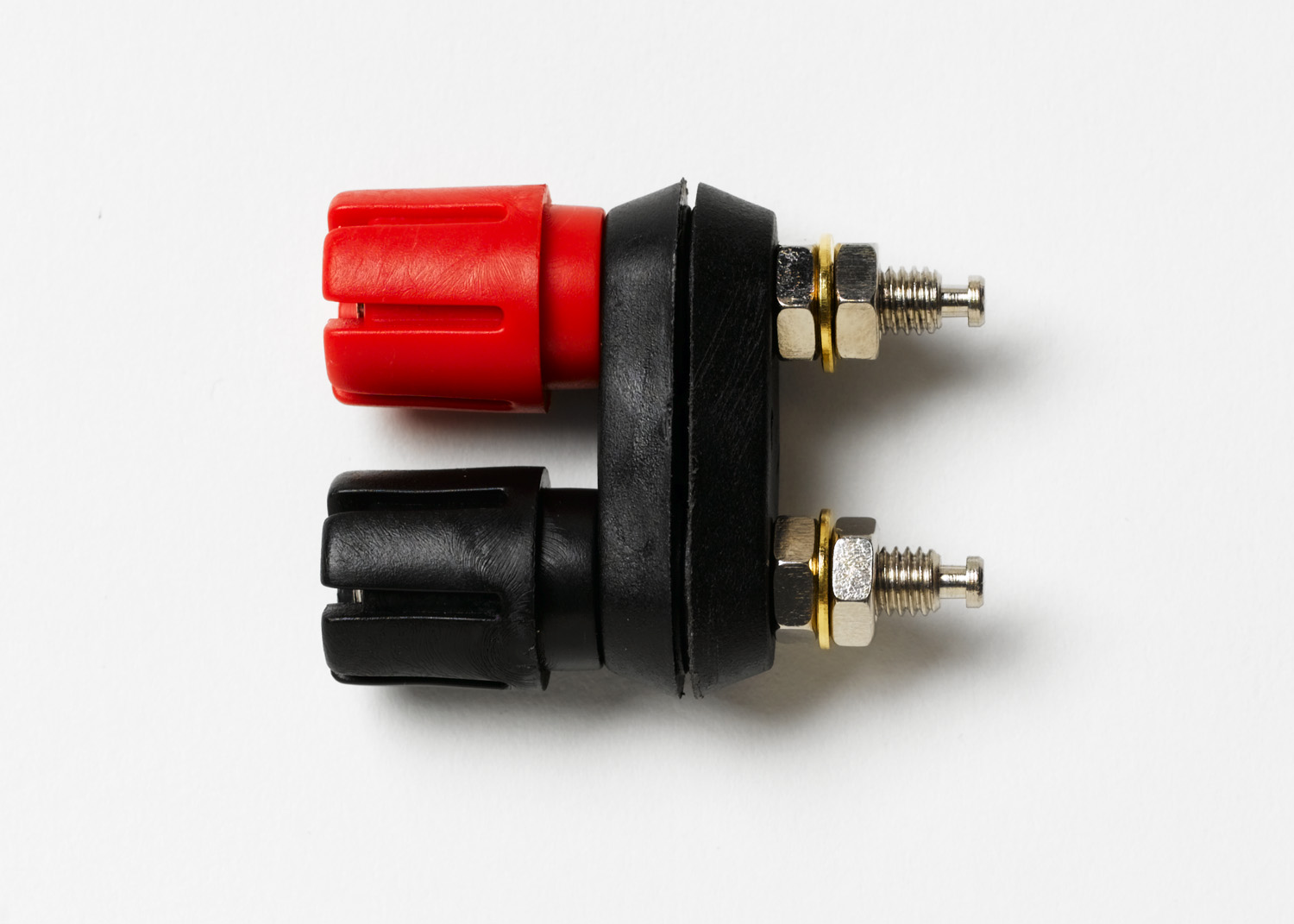 Pomona, Black, Red 30A Binding Post With Brass Contacts and Nickel Plated - 3.91 mm Hole Diameter