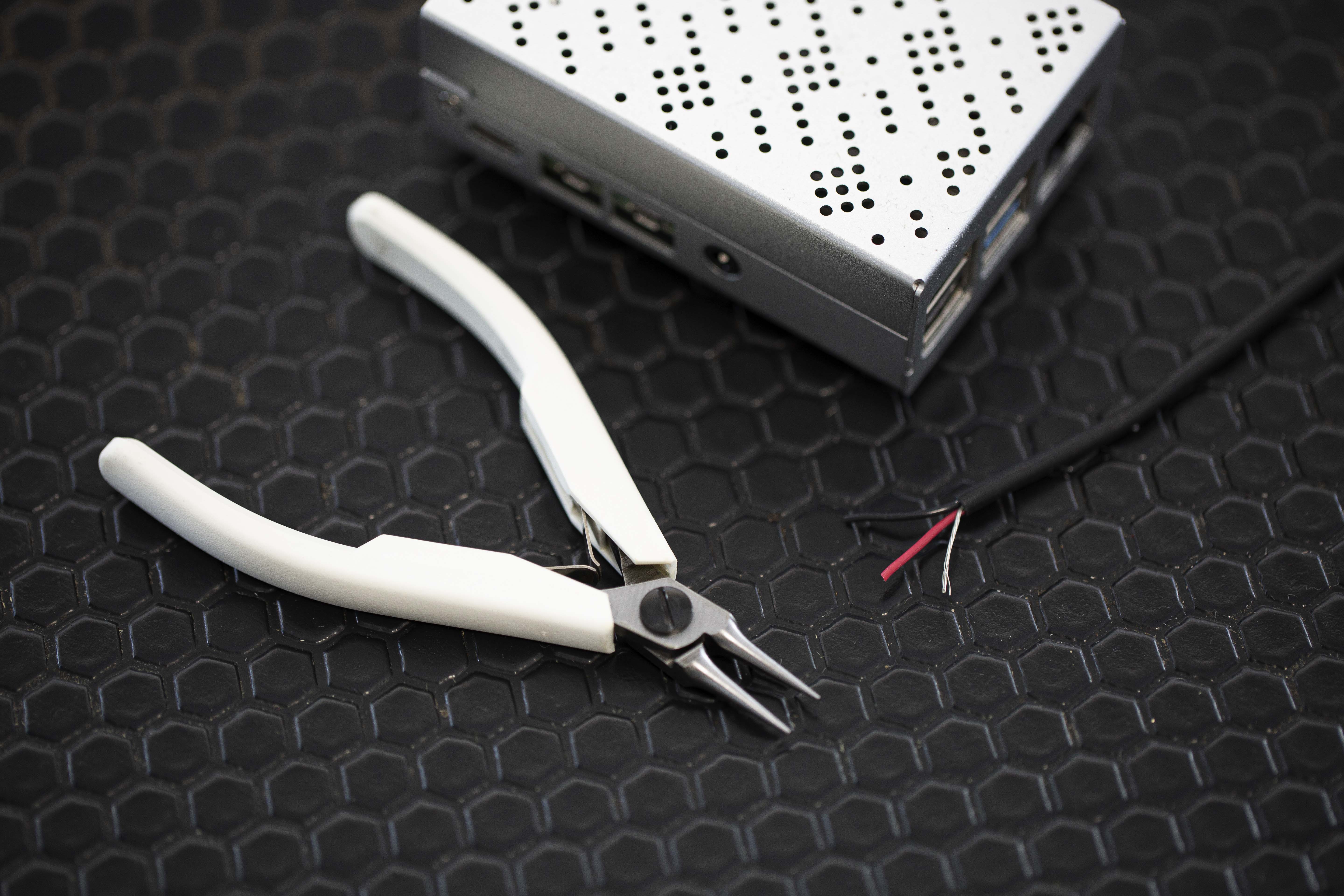 7590 Lindstrom  Round Nose Plier, 120 mm Overall Smooth, 20mm Jaw