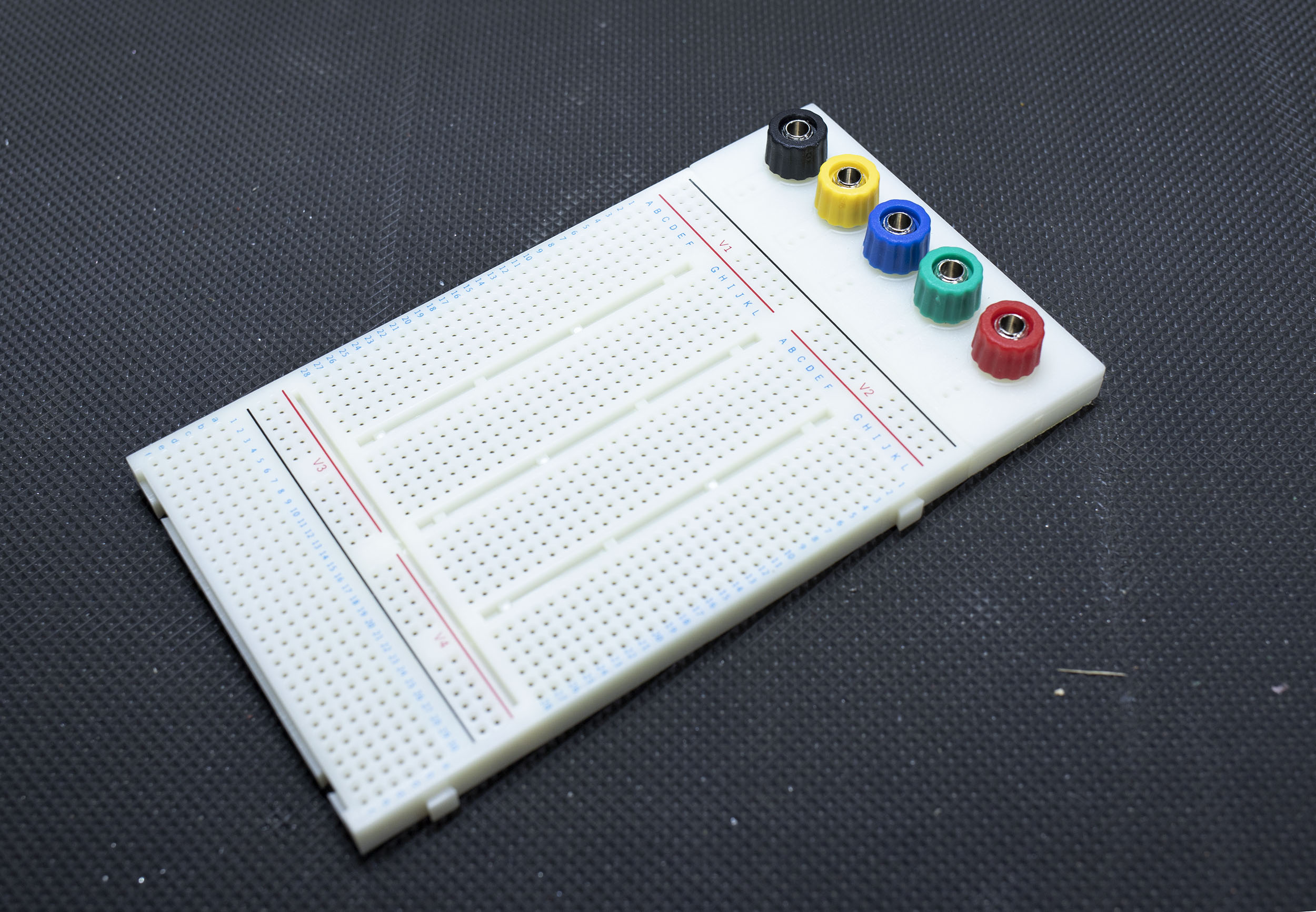 835-2716 RS PRO Breadboard Prototyping Solderless Breadboard 19 mm 147mm 83 mm