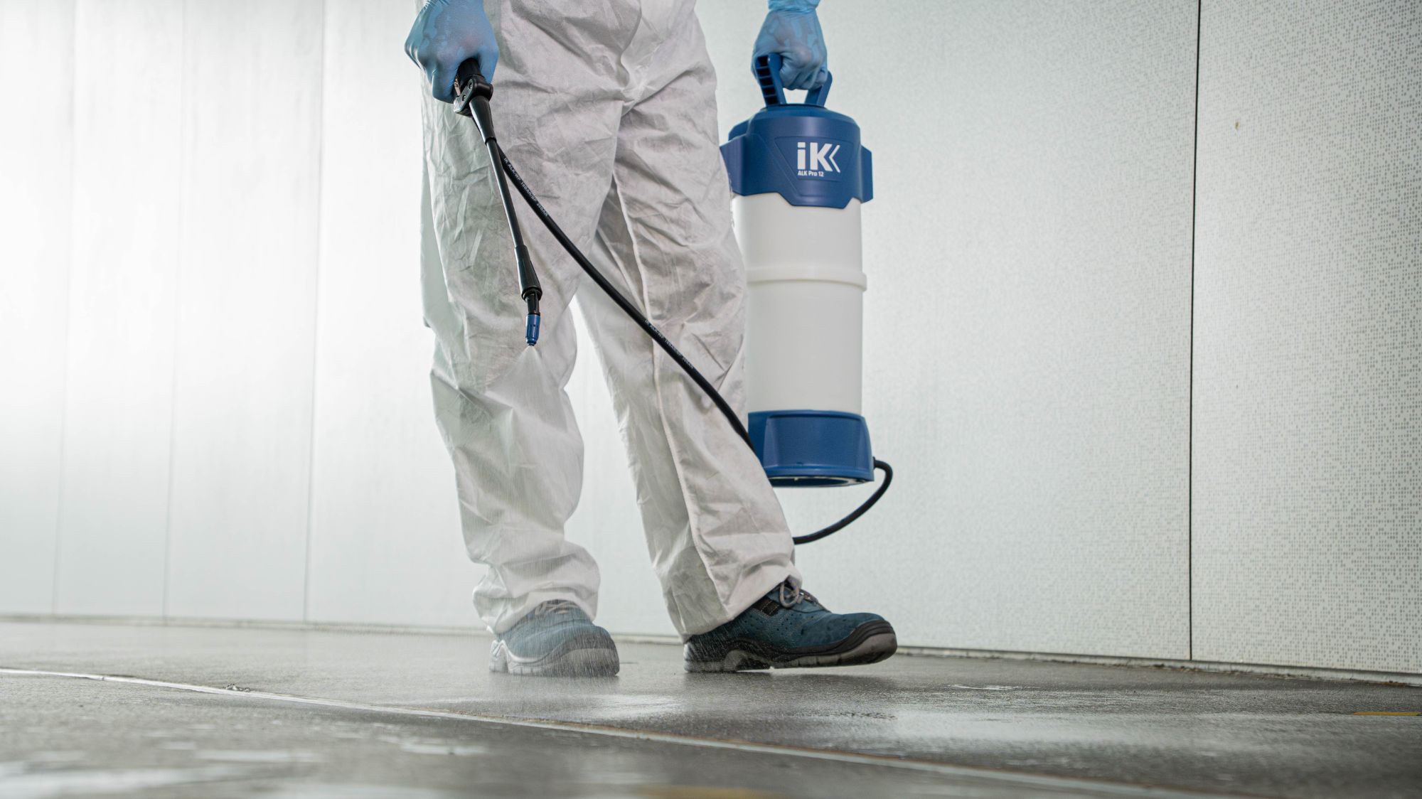 83811916 IK Sprayers Shoulder, Handheld Pressure Sprayer, 3 bar working presssure, 8 L