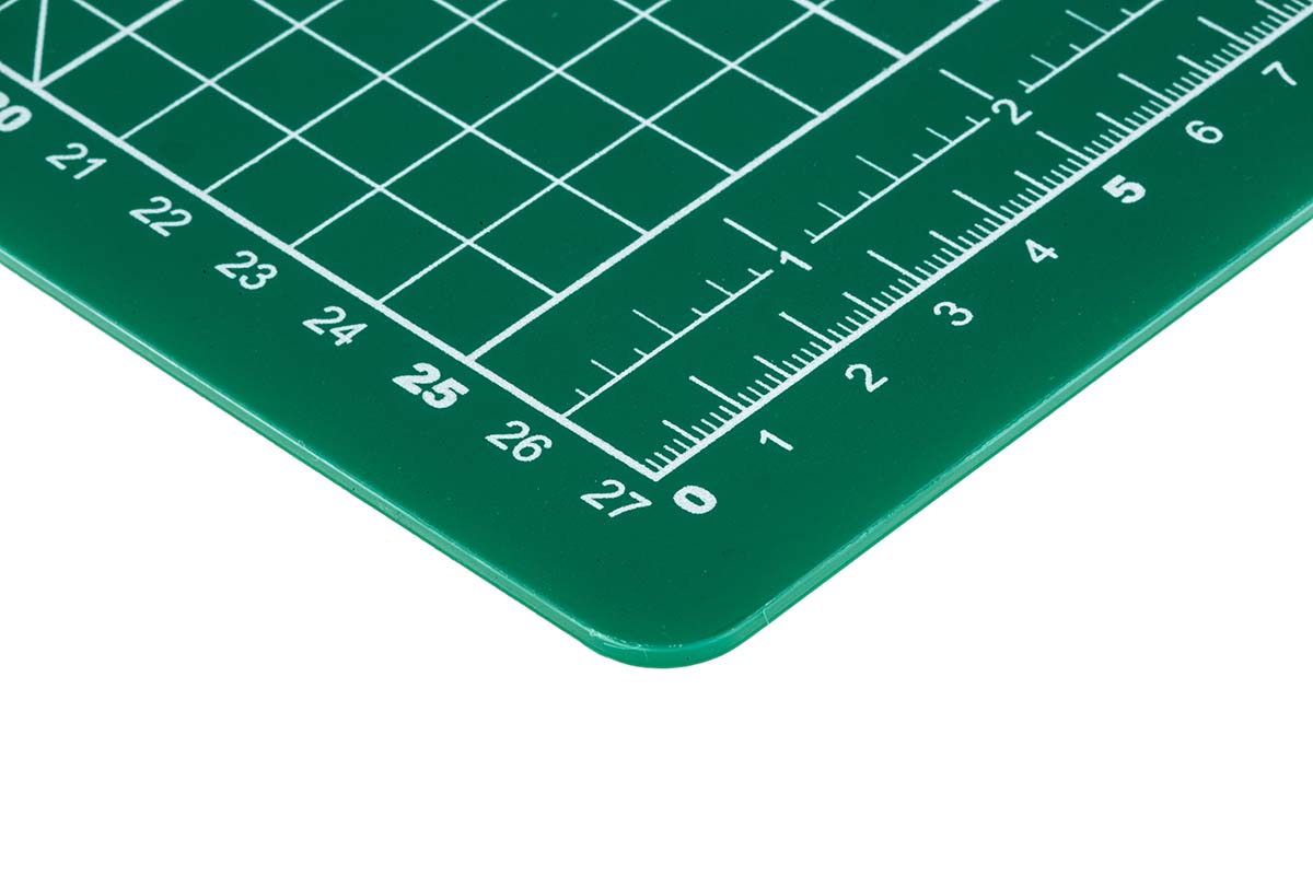 841-7721 RS PRO 10 mm Green Cutting Mat, L300 mm xW22mm