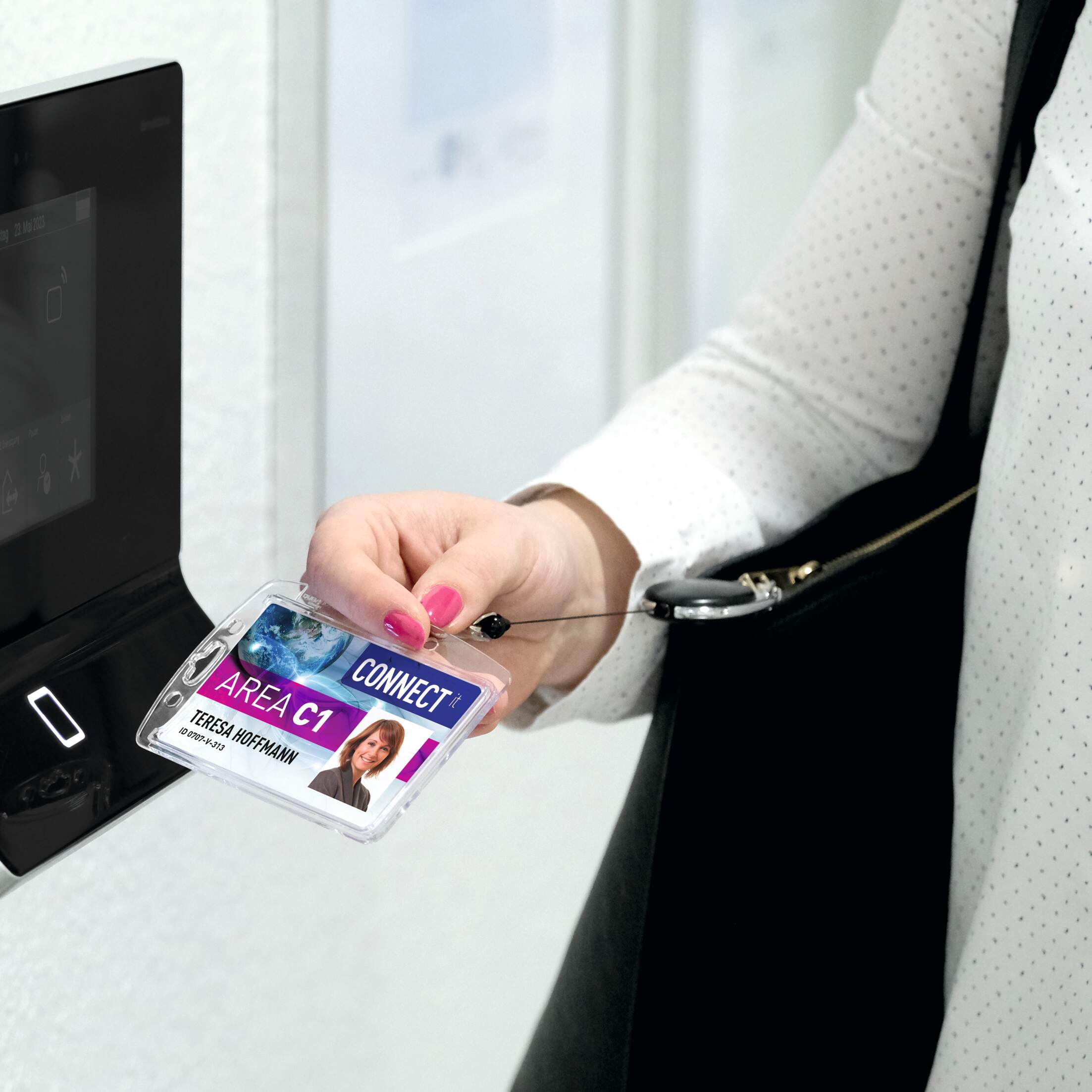 890519 Durable Transparent Acrylic Name Badge