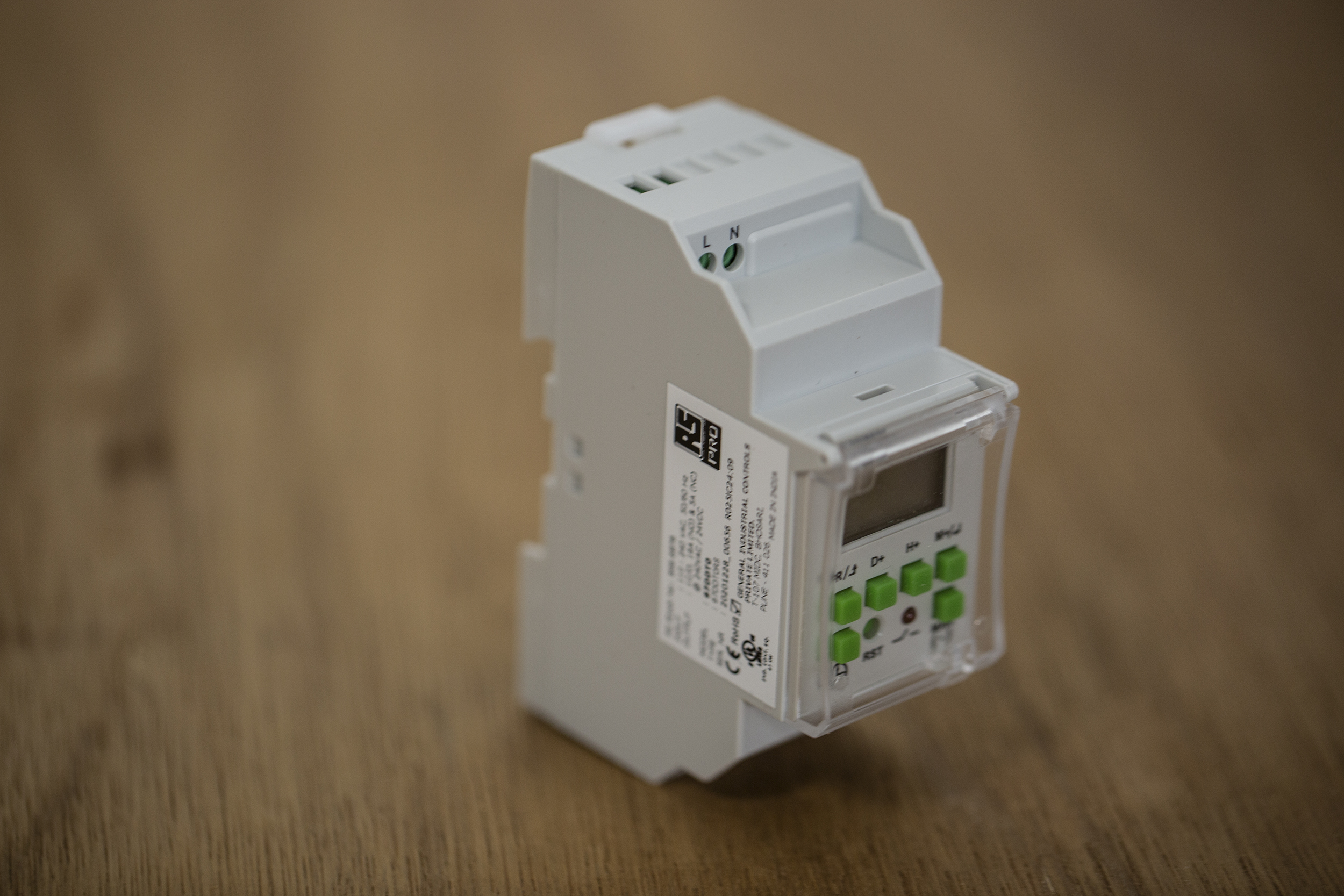 896-6876 RS PRO Digital DIN Rail Time Switch 6LL003-08 DIN Rail Time Switch, 1-Channel 240 V ac