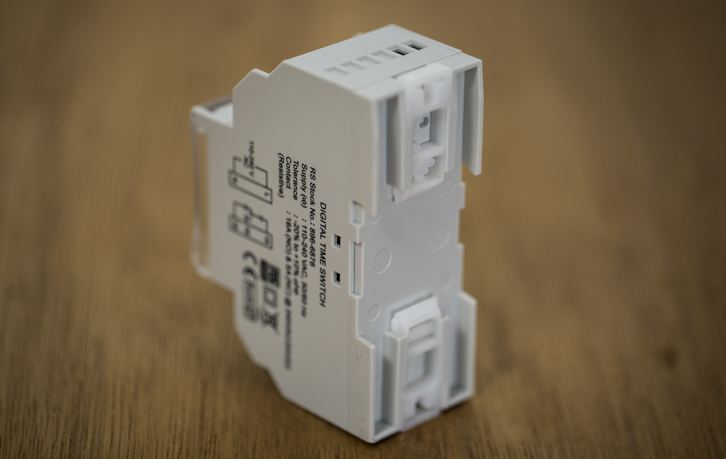 896-6876 RS PRO Digital DIN Rail Time Switch 6LL003-08 DIN Rail Time Switch, 1-Channel 240 V ac