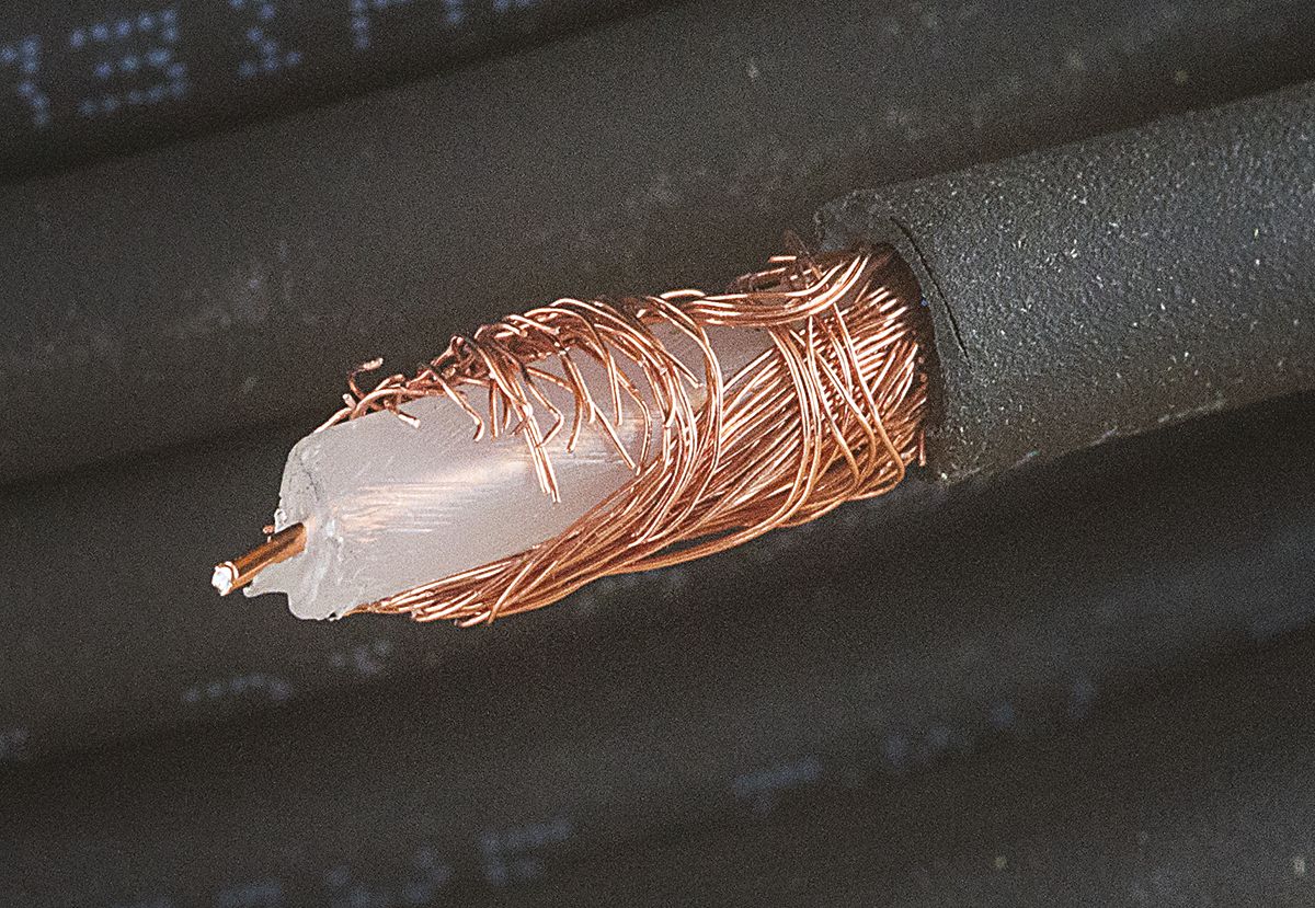 9059b-bk005 Alpha Wire Alpha Essentials Coaxial Cable Series, RG59B/U Coaxial Coaxial Cable 75 Ω, Unterminated