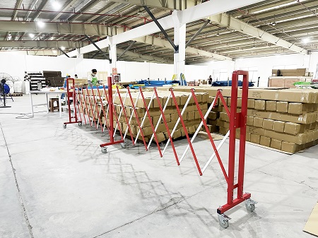 bar4006rb Viso Red, White Safety Barrier, White Tape, Steel, 4 m