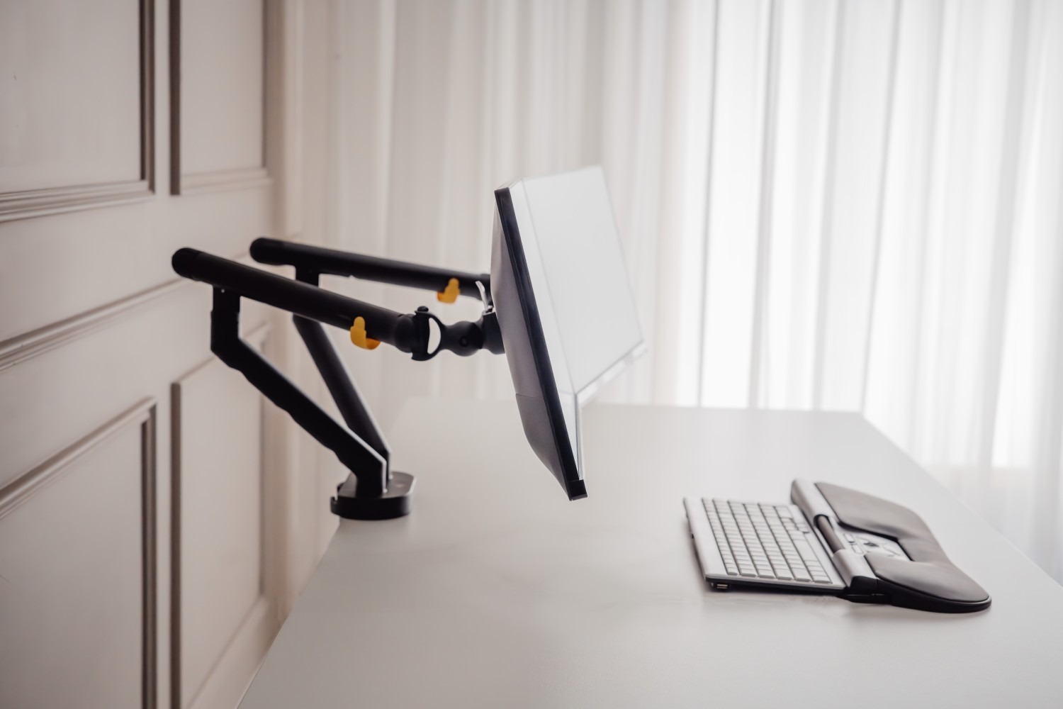 Bakker Elkhuizen BNEBFDB Clamp, Through Hole Dual Monitor Arm 35 in 10kg Black
