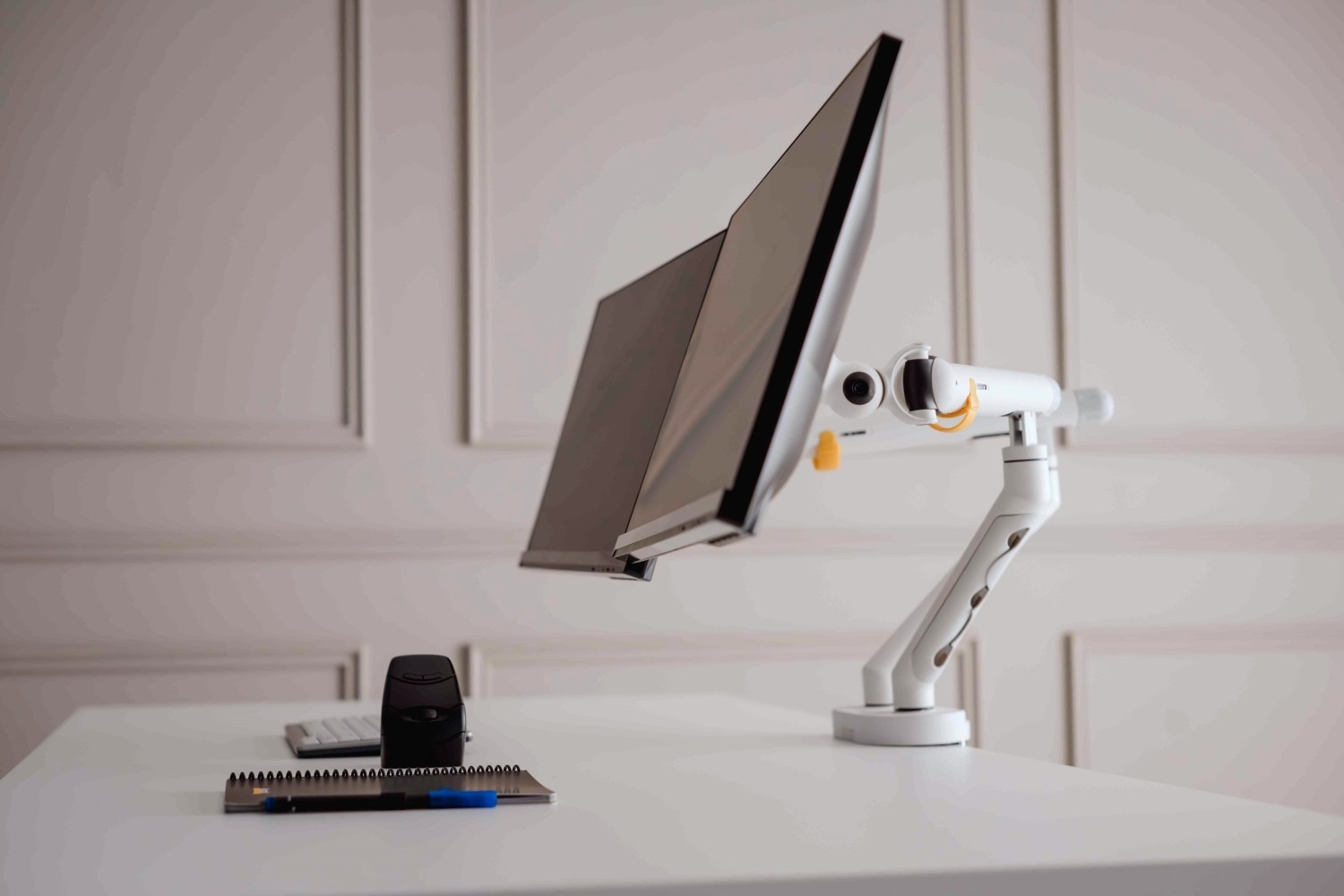 Bakker Elkhuizen BNEBFDW Clamp, Through Hole Dual Monitor Arm 35 in 10kg White