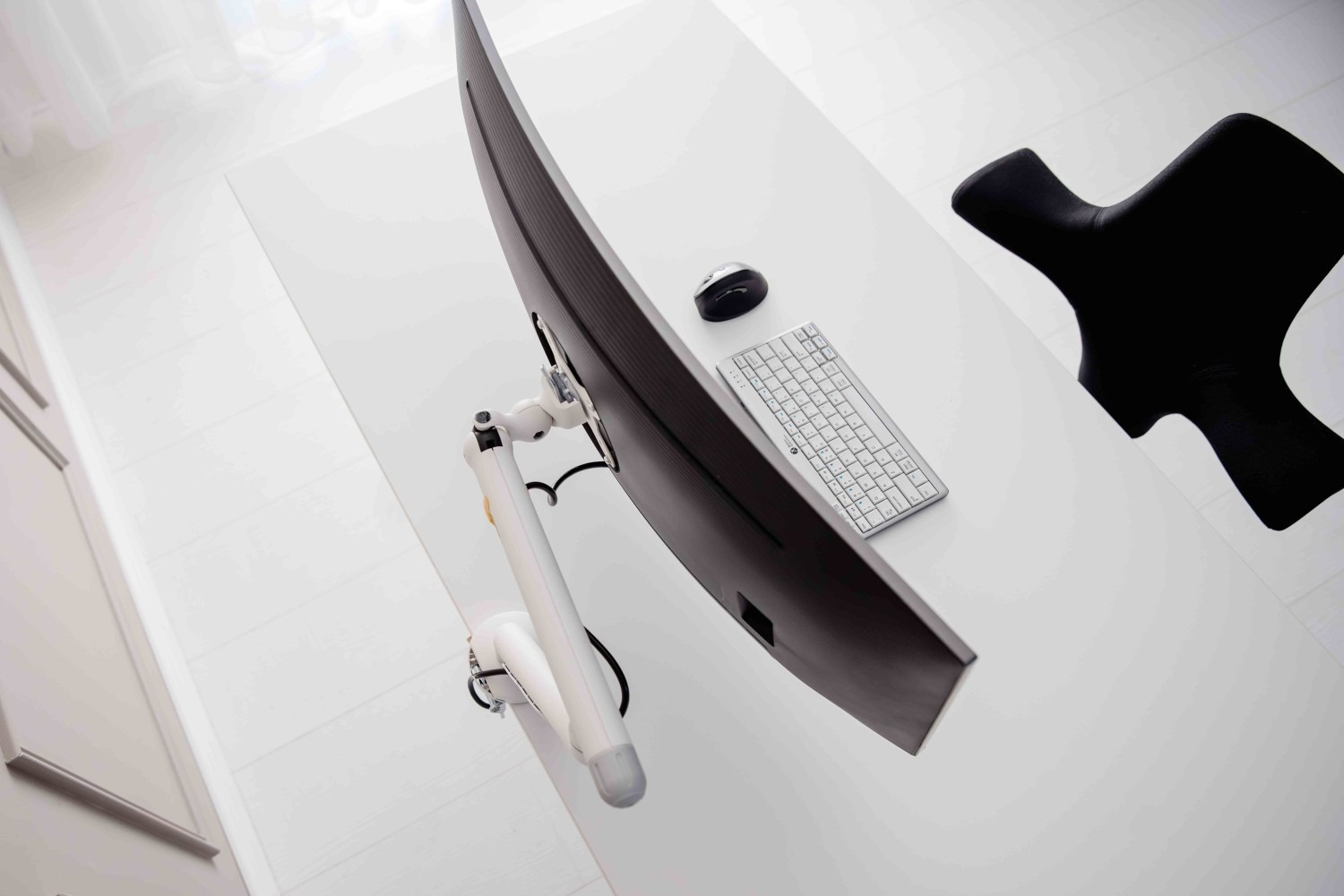 Bakker Elkhuizen BNEBFSW Clamp, Through Hole Dual Monitor Arm 35 in 10kg White