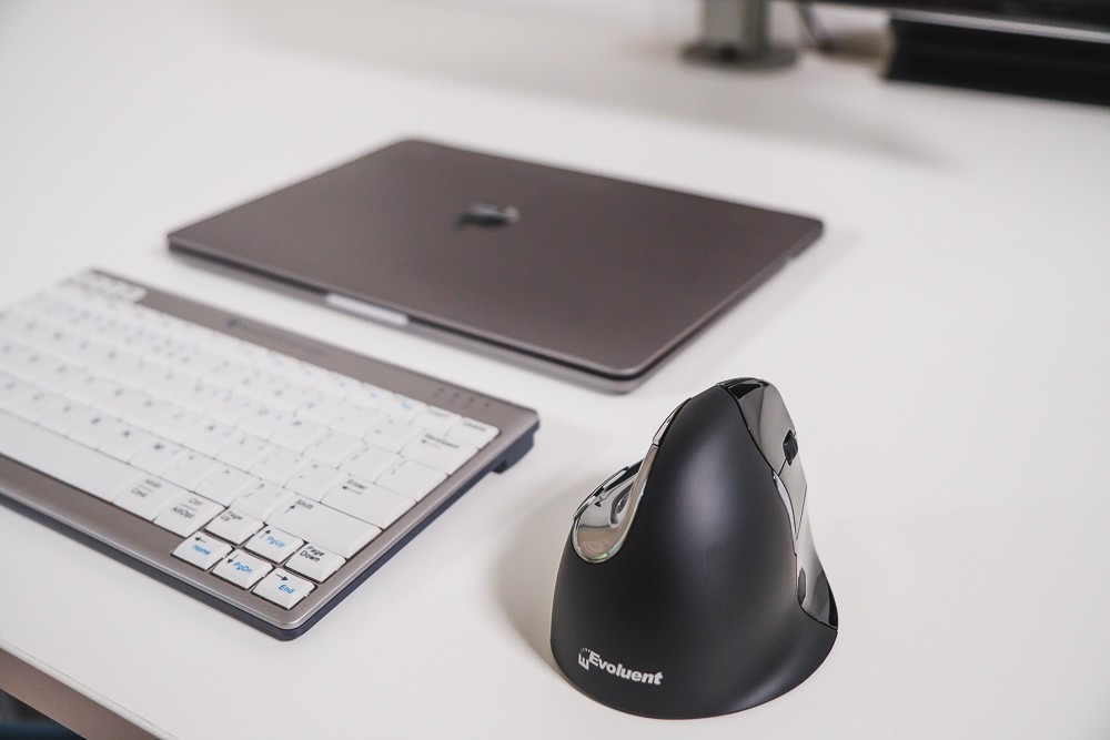 Evoluent BNEEVR4BB 6 Button Wireless Vertical Laser Mouse Black, Dark Grey