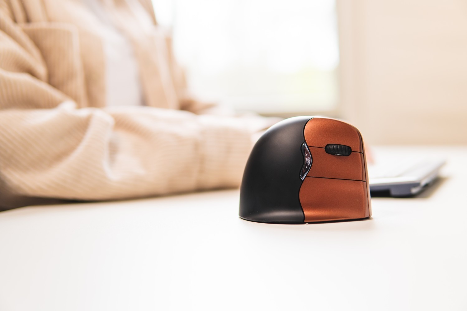Evoluent BNEEVR4SW 6 Button Wireless Vertical Laser Mouse Brown