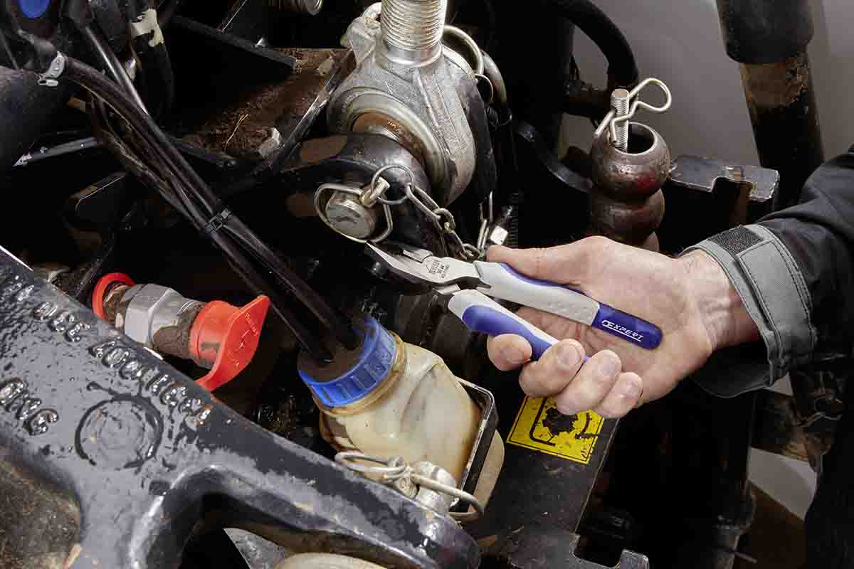 e080504 Expert by Facom Combination Pliers, 180 mm Overall, Straight Tip