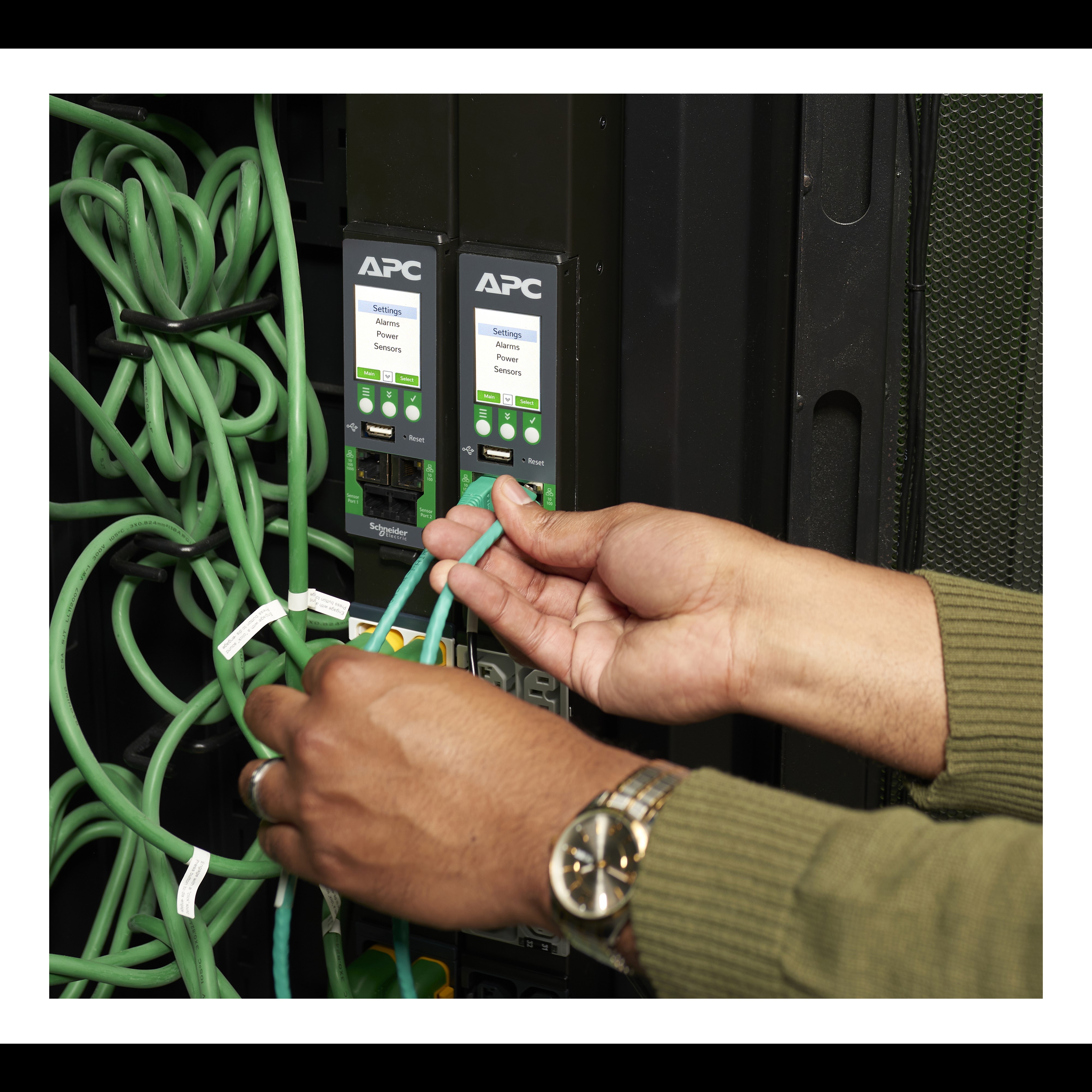 apdu10250sm APC IEC 48 Gang Power Distribution Unit, 1.8m Cable, 16A, 230 V