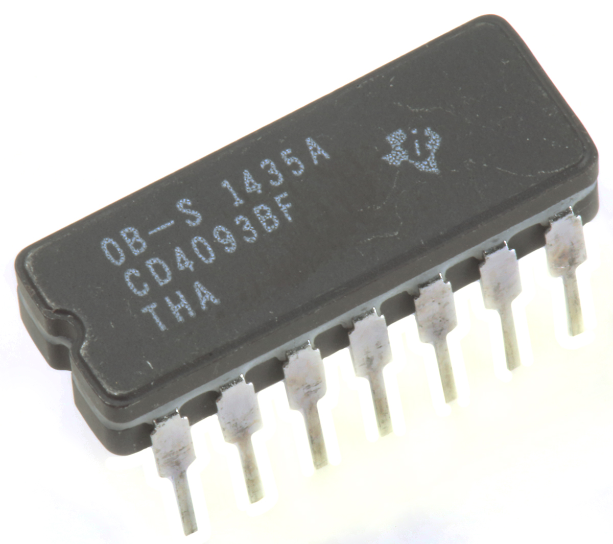 Texas Instruments CD4093BF, 4 2-Input NAND Schmitt Trigger Input Logic Gate, 14-Pin CDIP