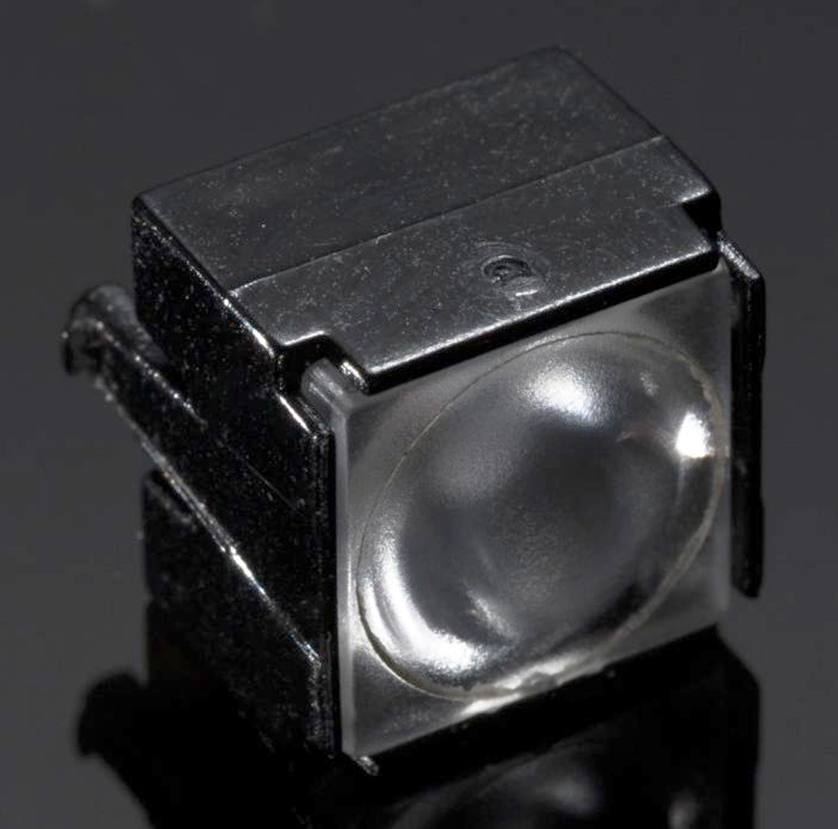 Ledil CP12946_LARISA-WW-CLIP8, Larisa Series 1-Way LED Lens 49 to 70 ° Square Beam