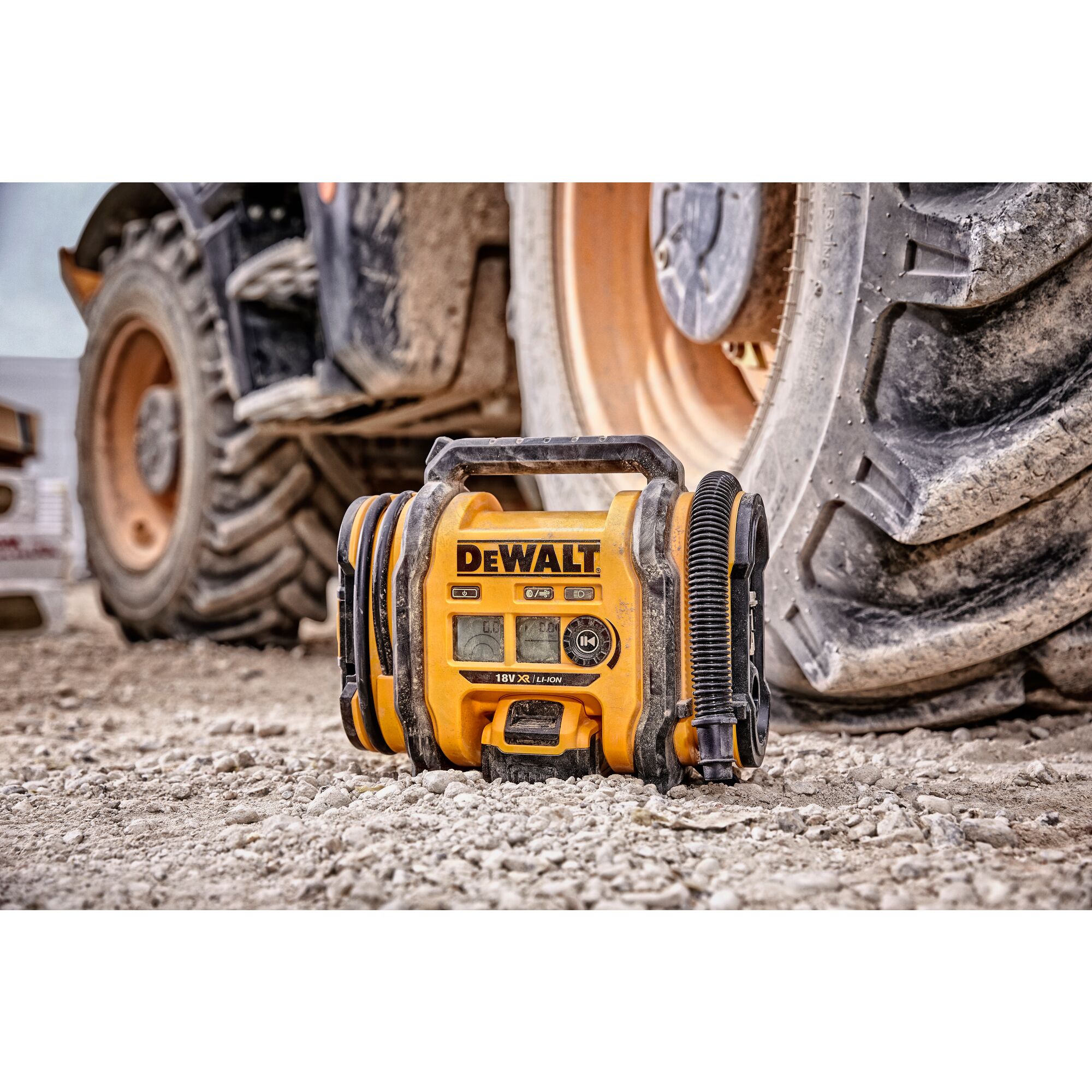 dcc018n-xj DeWALT Tyre Inflator 0 to 11 bar