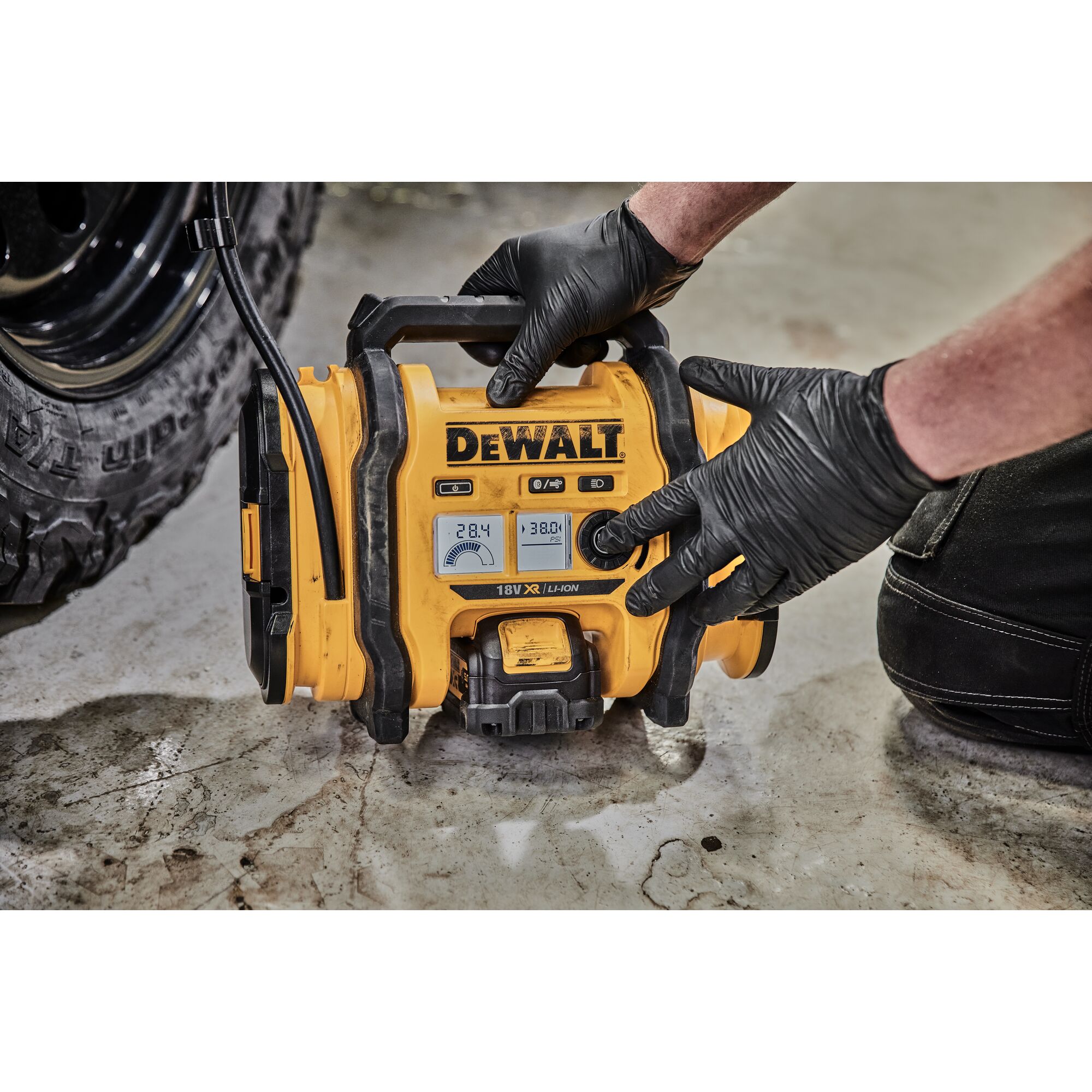 dcc018n-xj DeWALT Tyre Inflator 0 to 11 bar