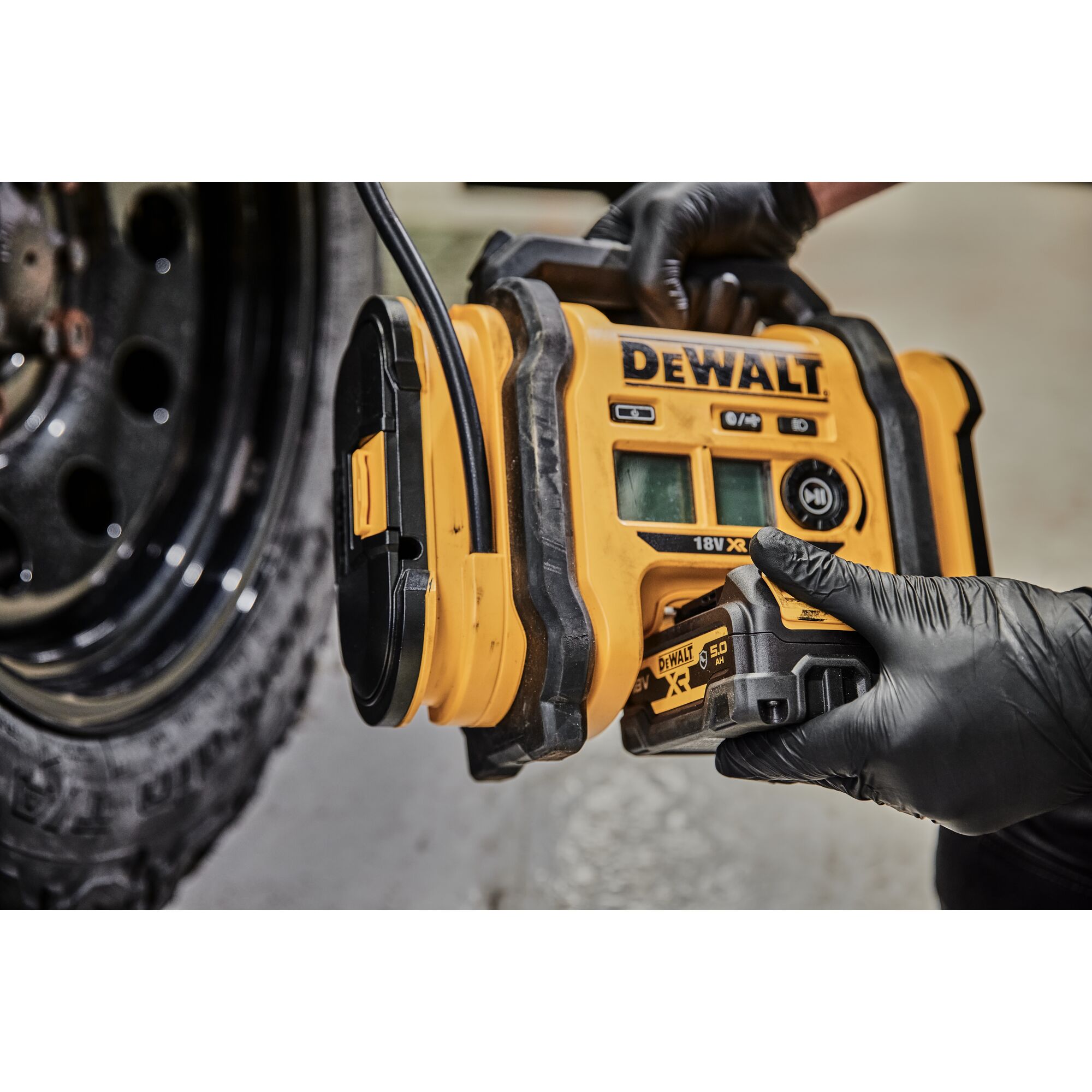 dcc018n-xj DeWALT Tyre Inflator 0 to 11 bar