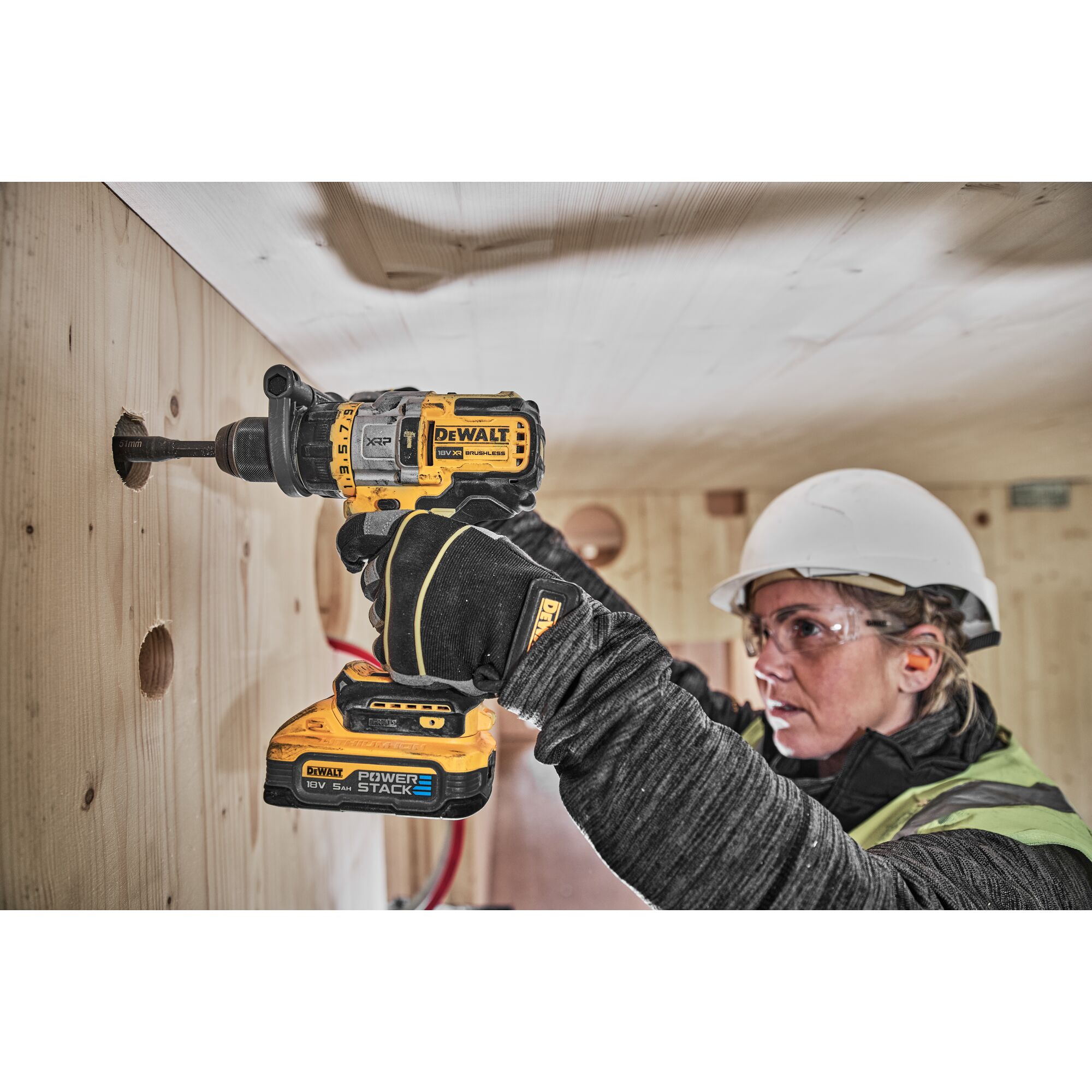 dcd999h2t-gb DeWALT XR 3 Speed Ratcheting 1.3 kW Cordless, Type G - British 3-Pin 18 V 13 mm