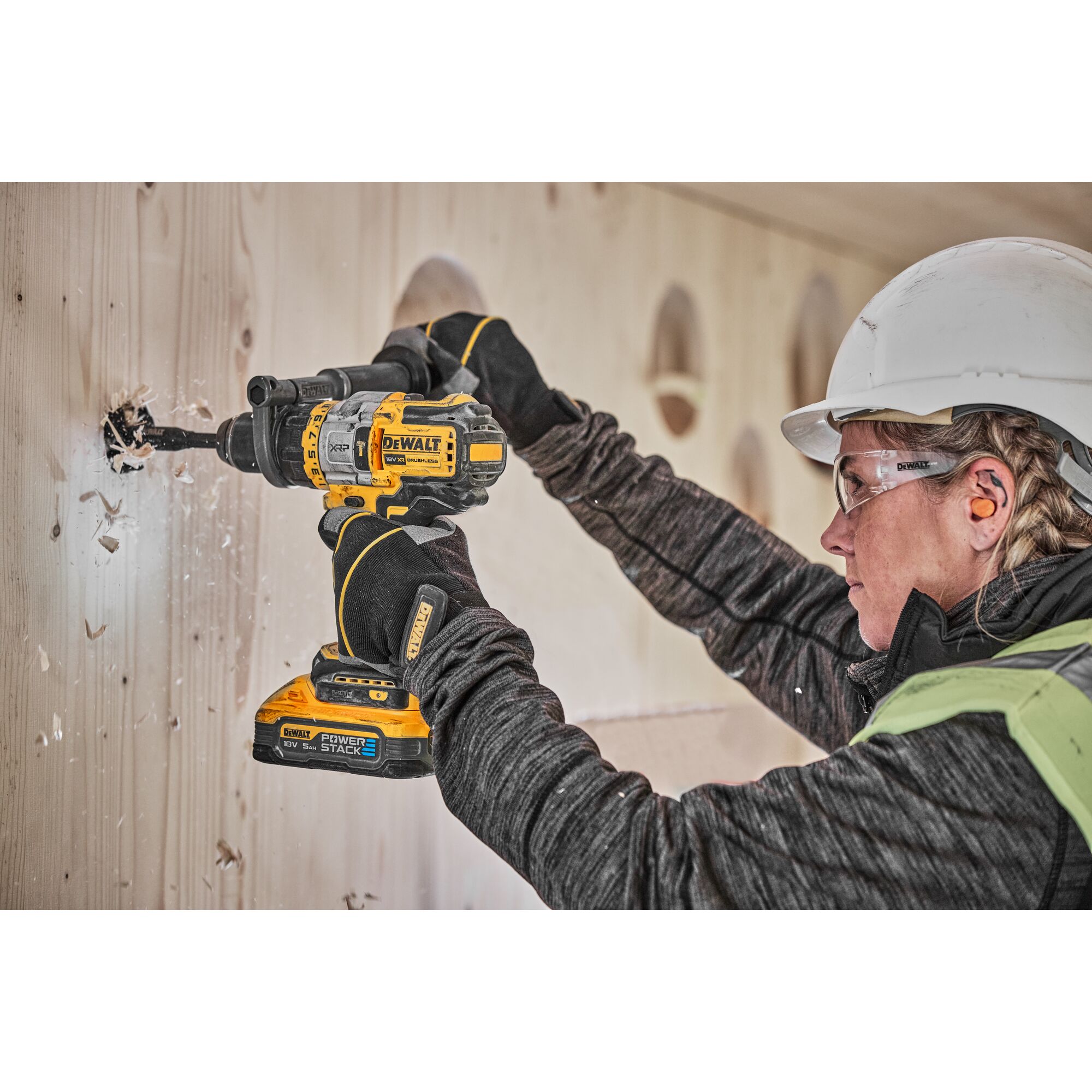 dcd999h2t-gb DeWALT XR 3 Speed Ratcheting 1.3 kW Cordless, Type G - British 3-Pin 18 V 13 mm