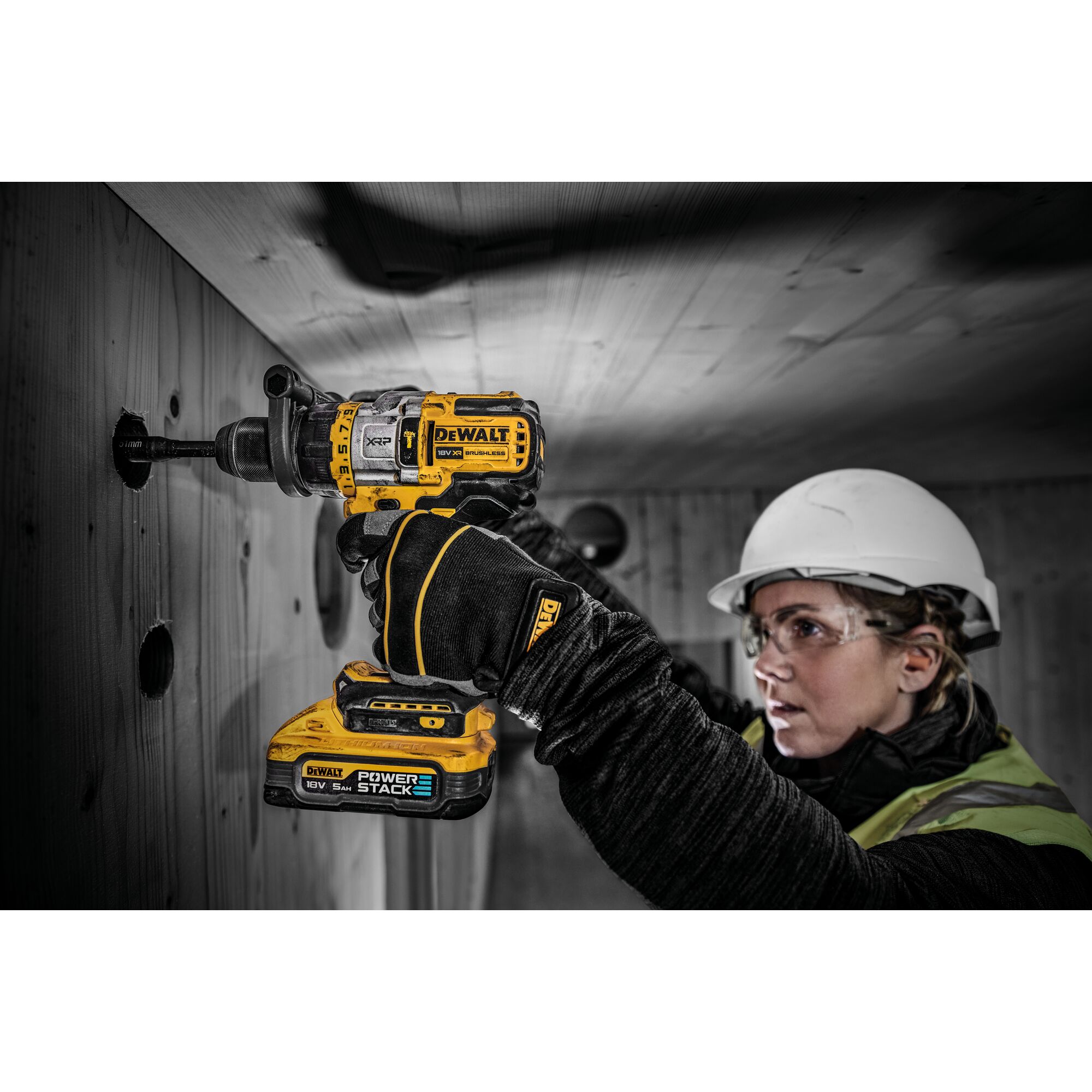 dcd999h2t-gb DeWALT XR 3 Speed Ratcheting 1.3 kW Cordless, Type G - British 3-Pin 18 V 13 mm